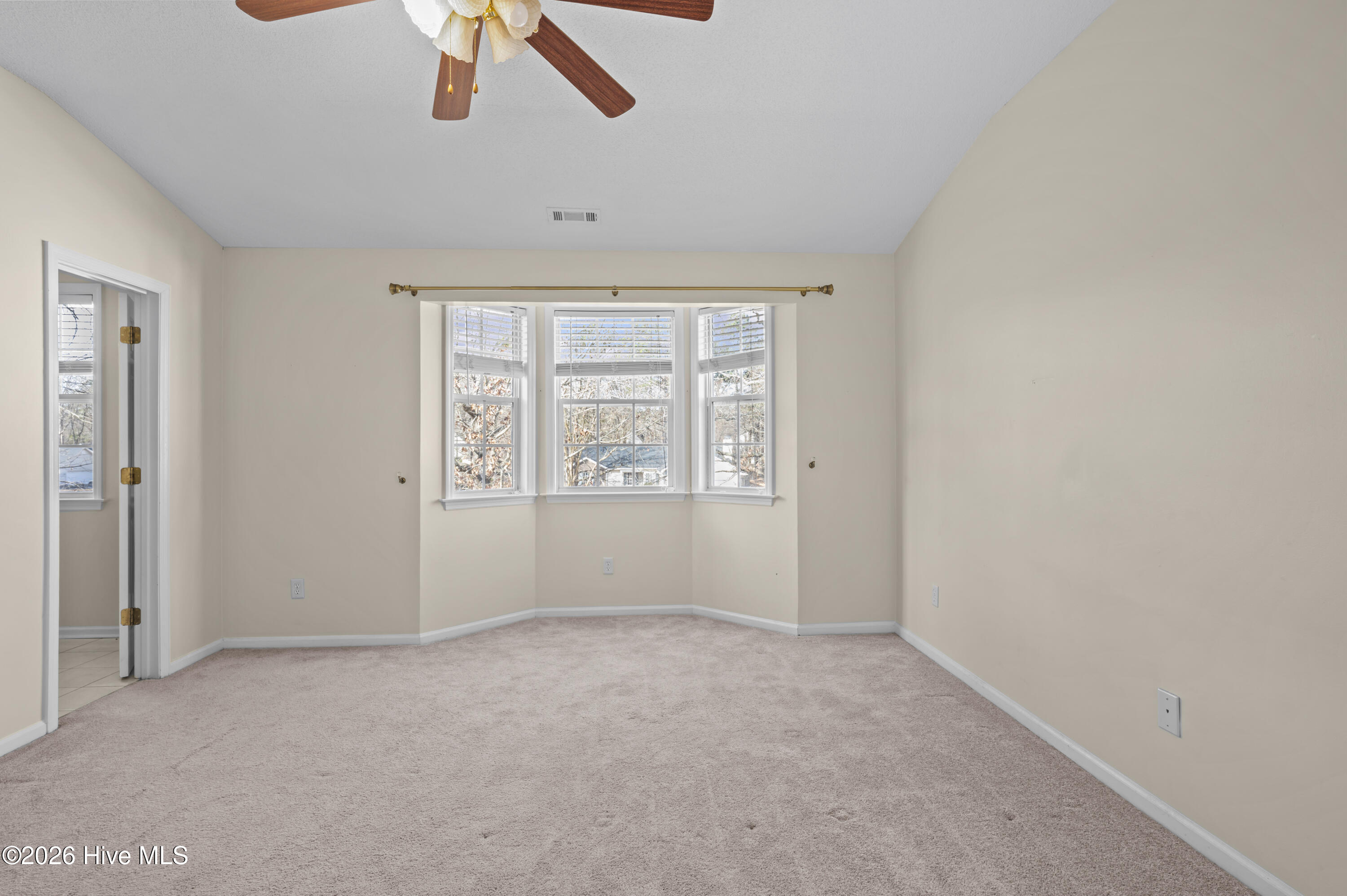 100541595 | Photo 36