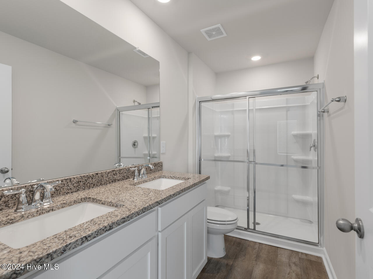 100514980 | Photo 21