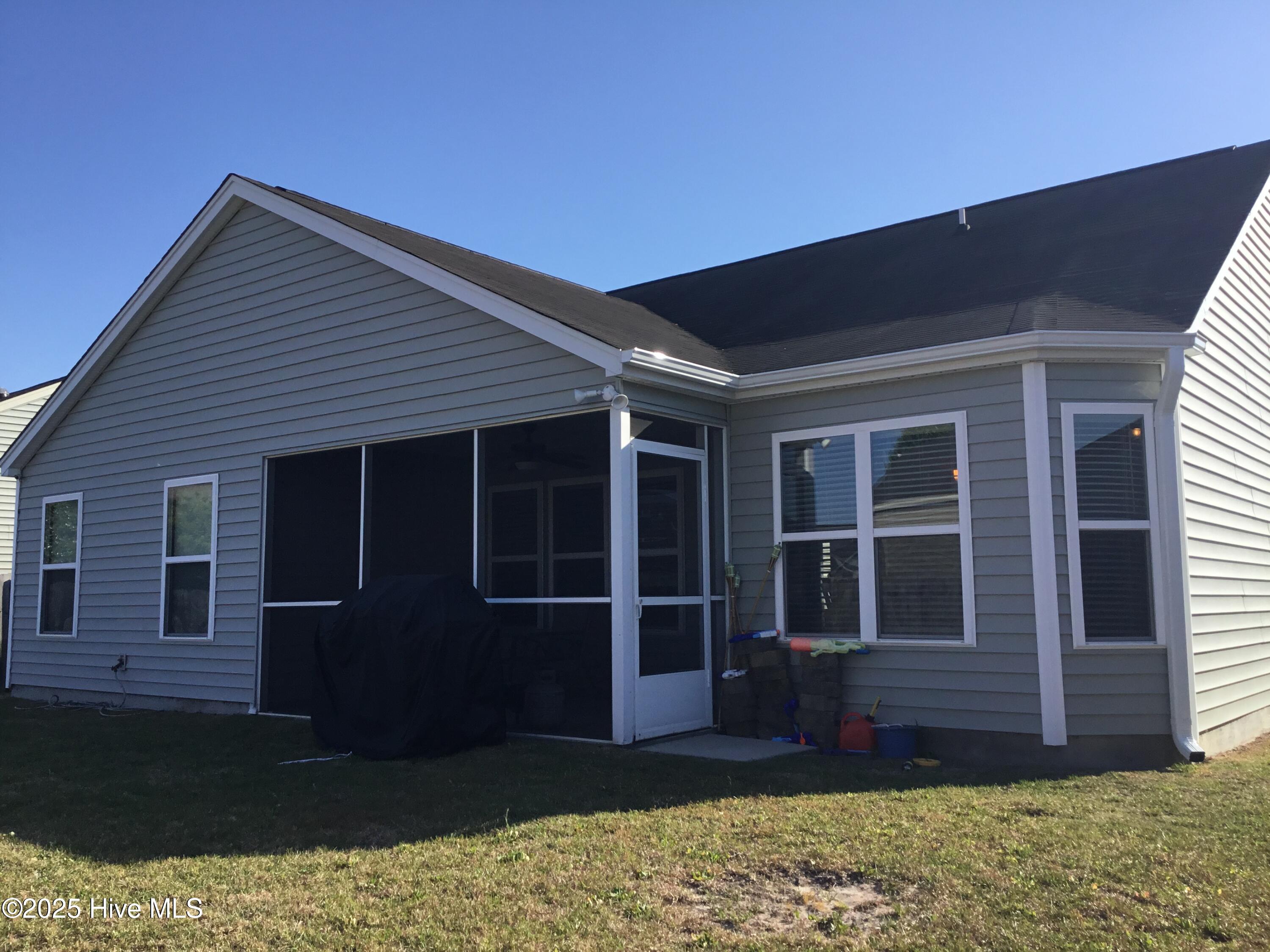 100565967 | Photo 11