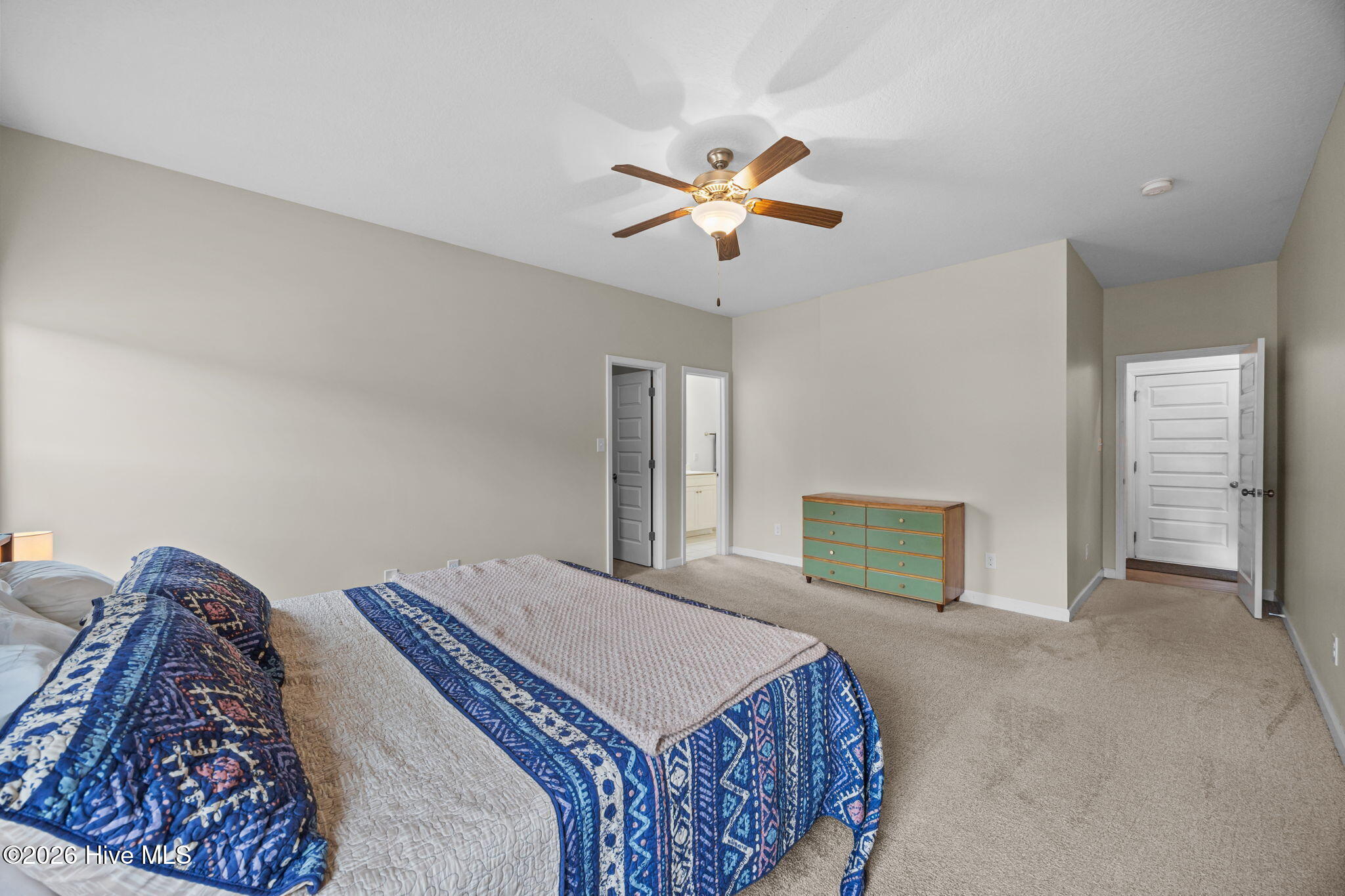 100557380 | Photo 18