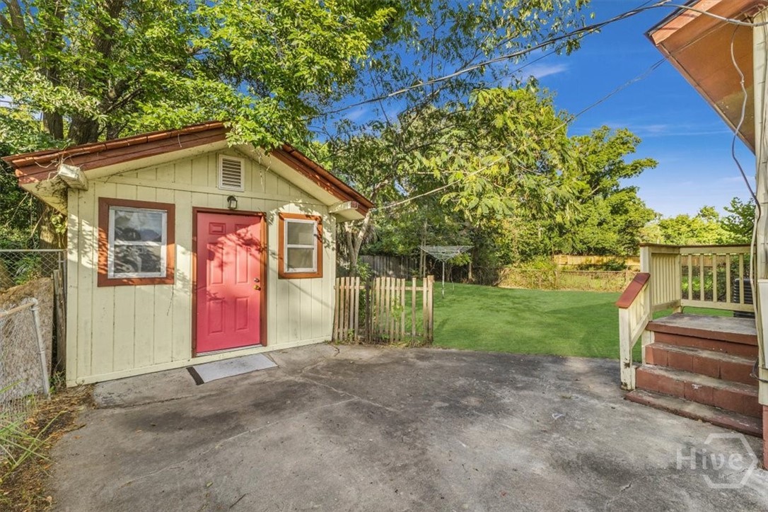 Workshop with electrical and plumbing onsite