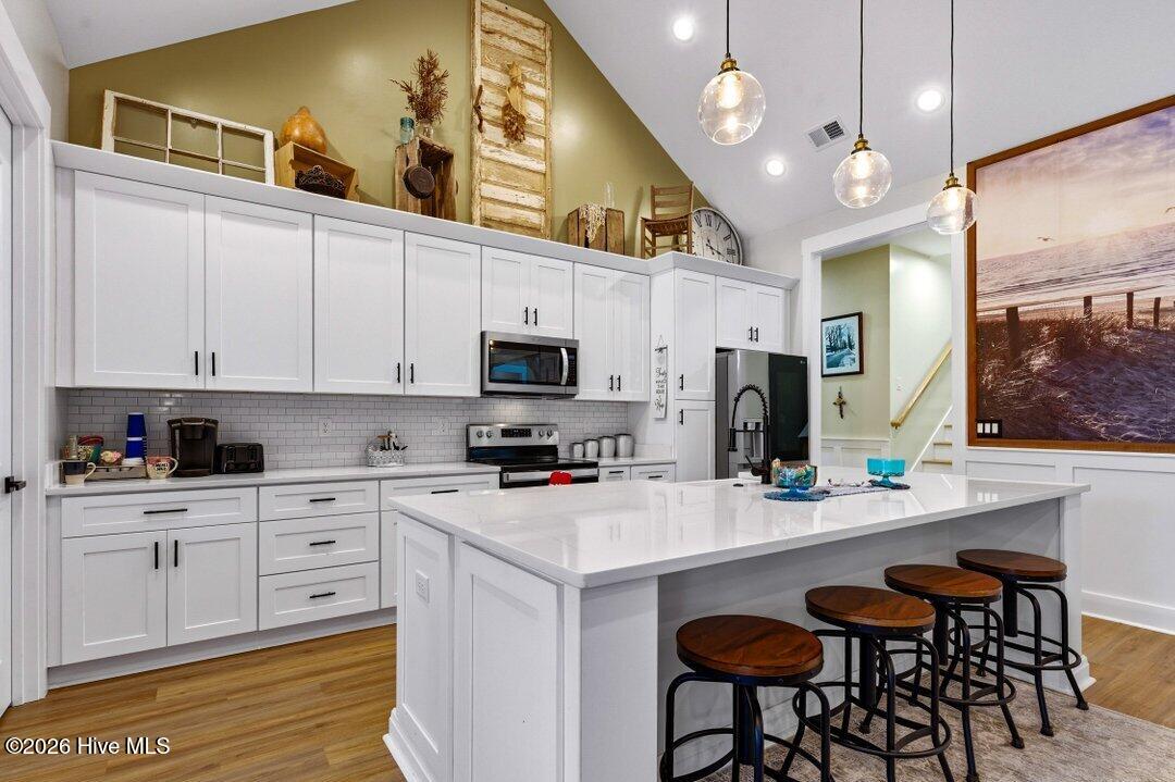 100560083 | Photo 14