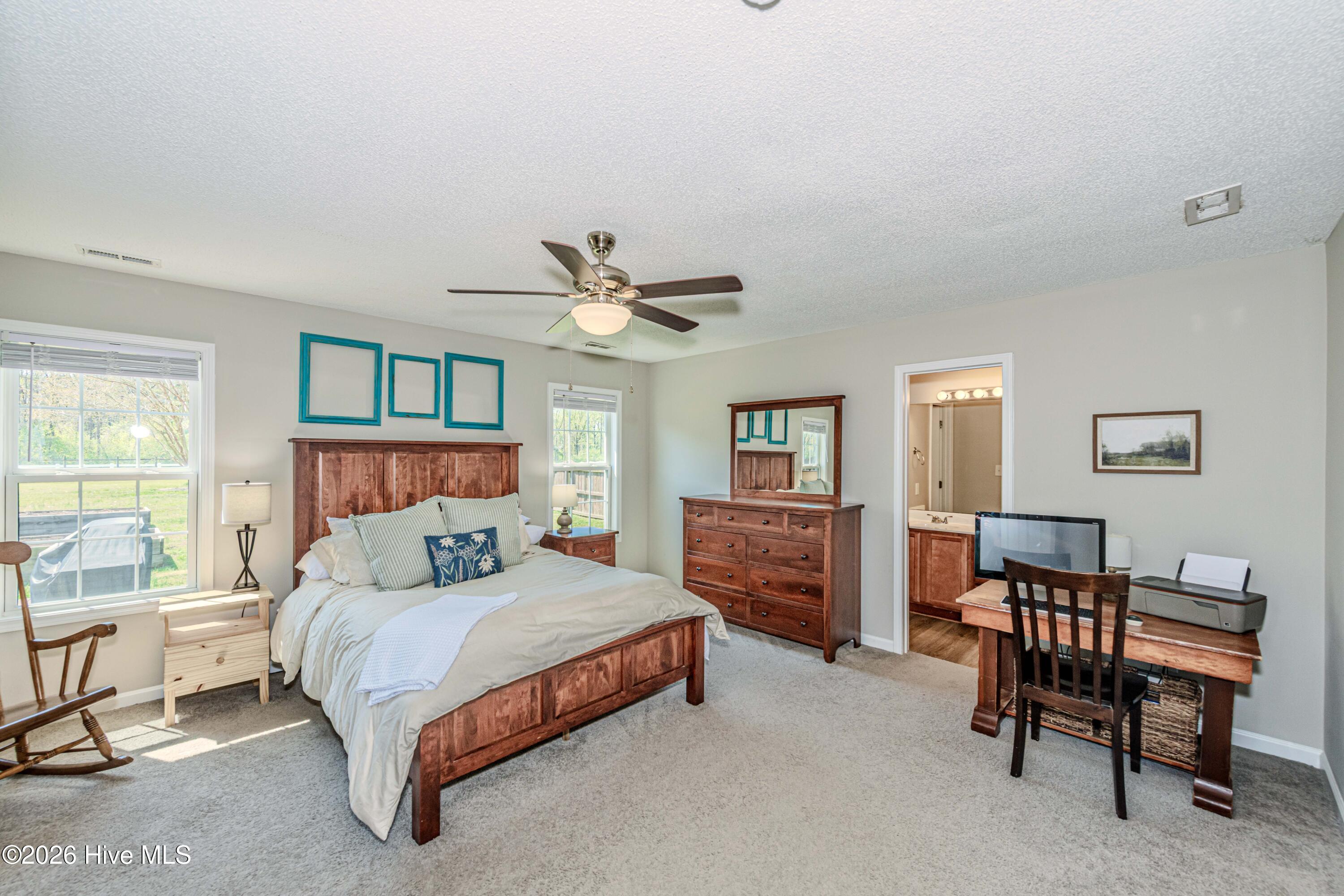 100565701 | Photo 22