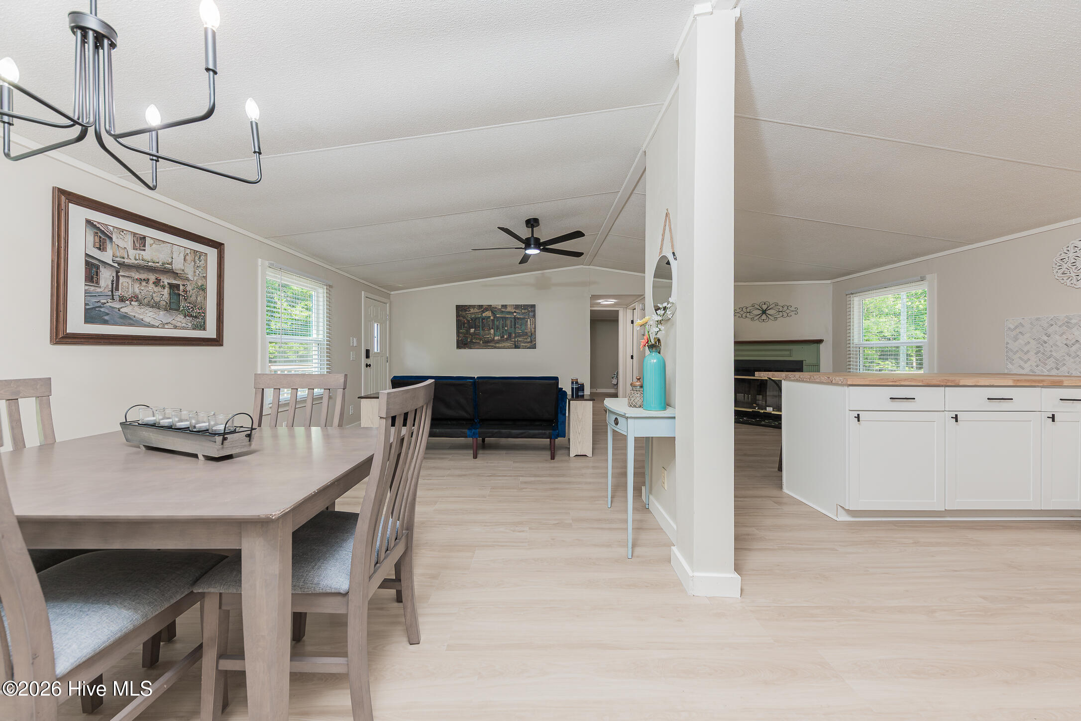 100570278 | Photo 28