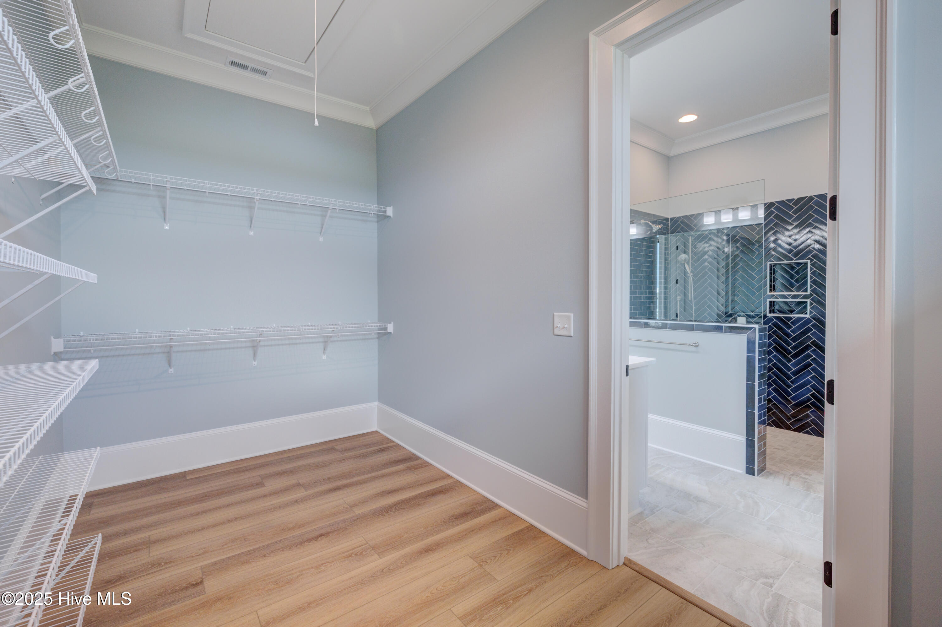 100519024 | Photo 36