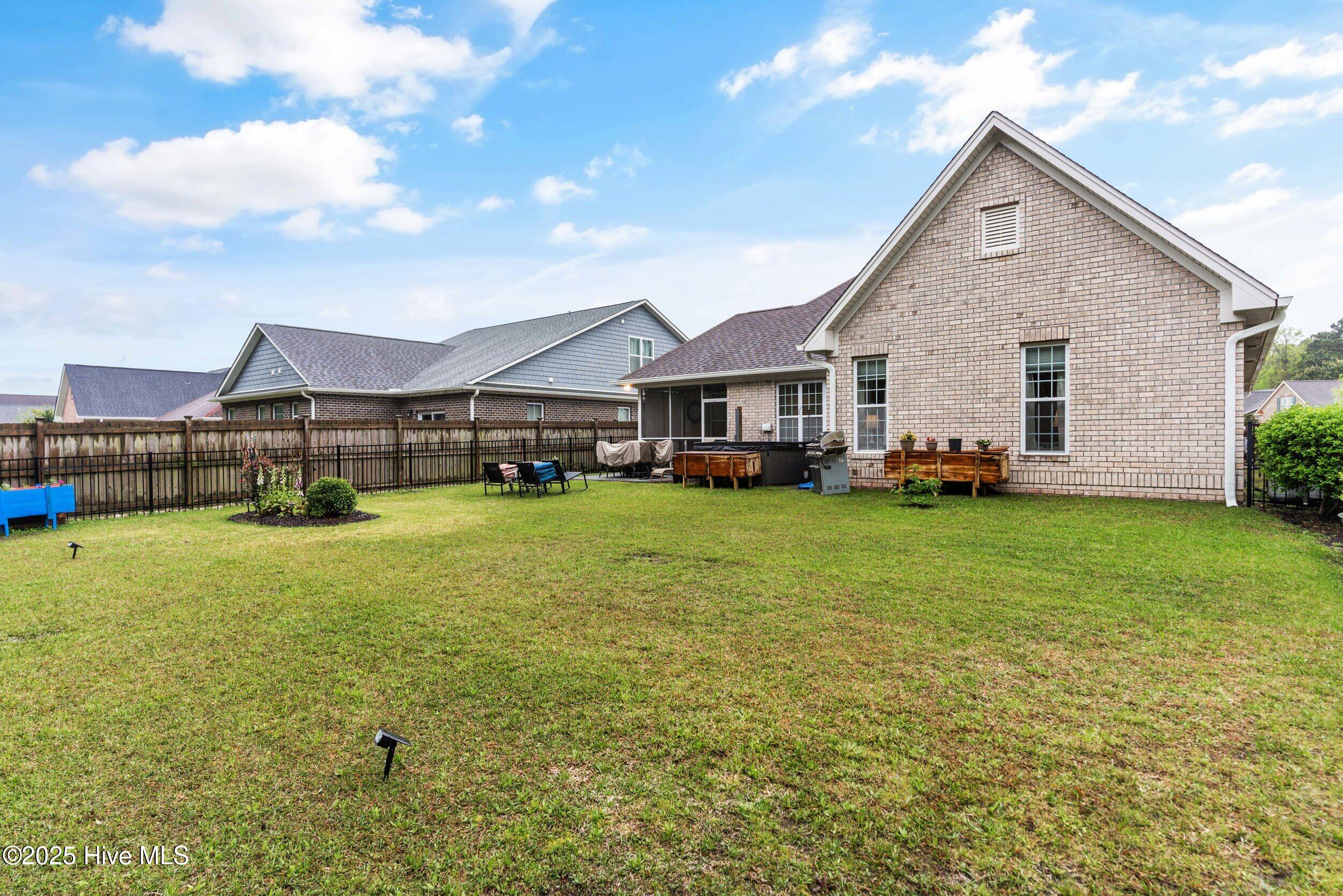 100506043 | Photo 66