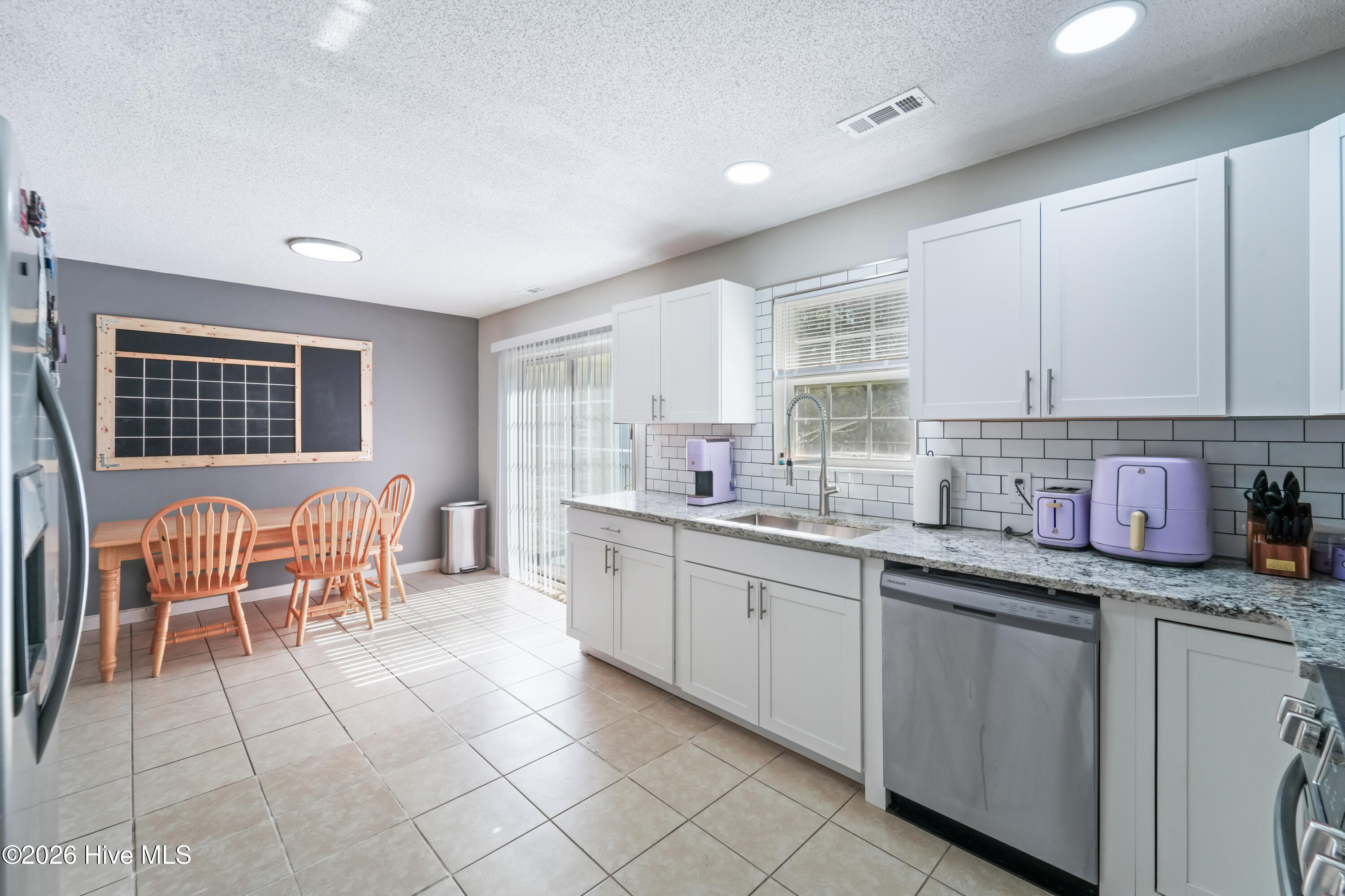 100566597 | Photo 15