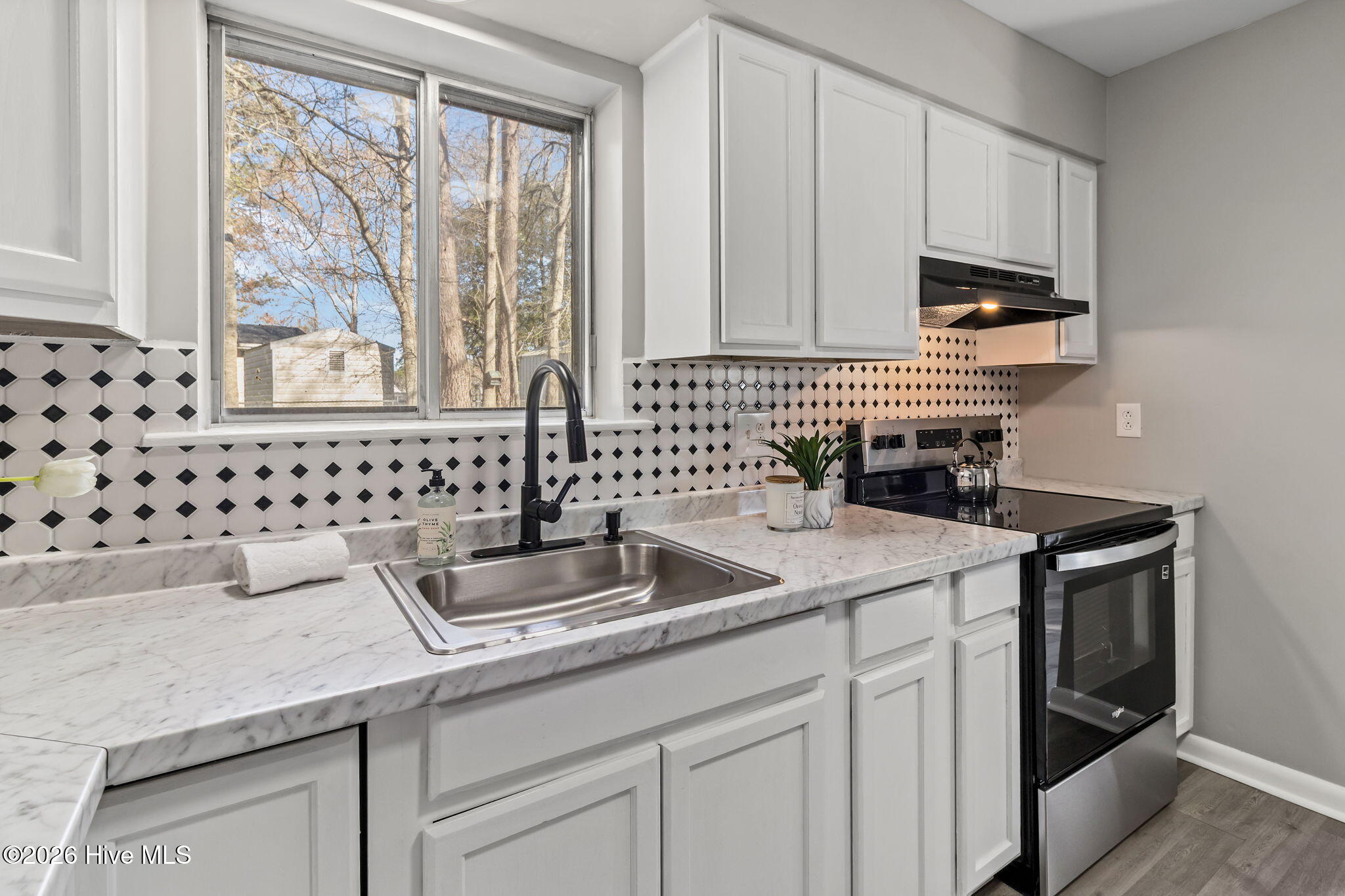 100560712 | Photo 11