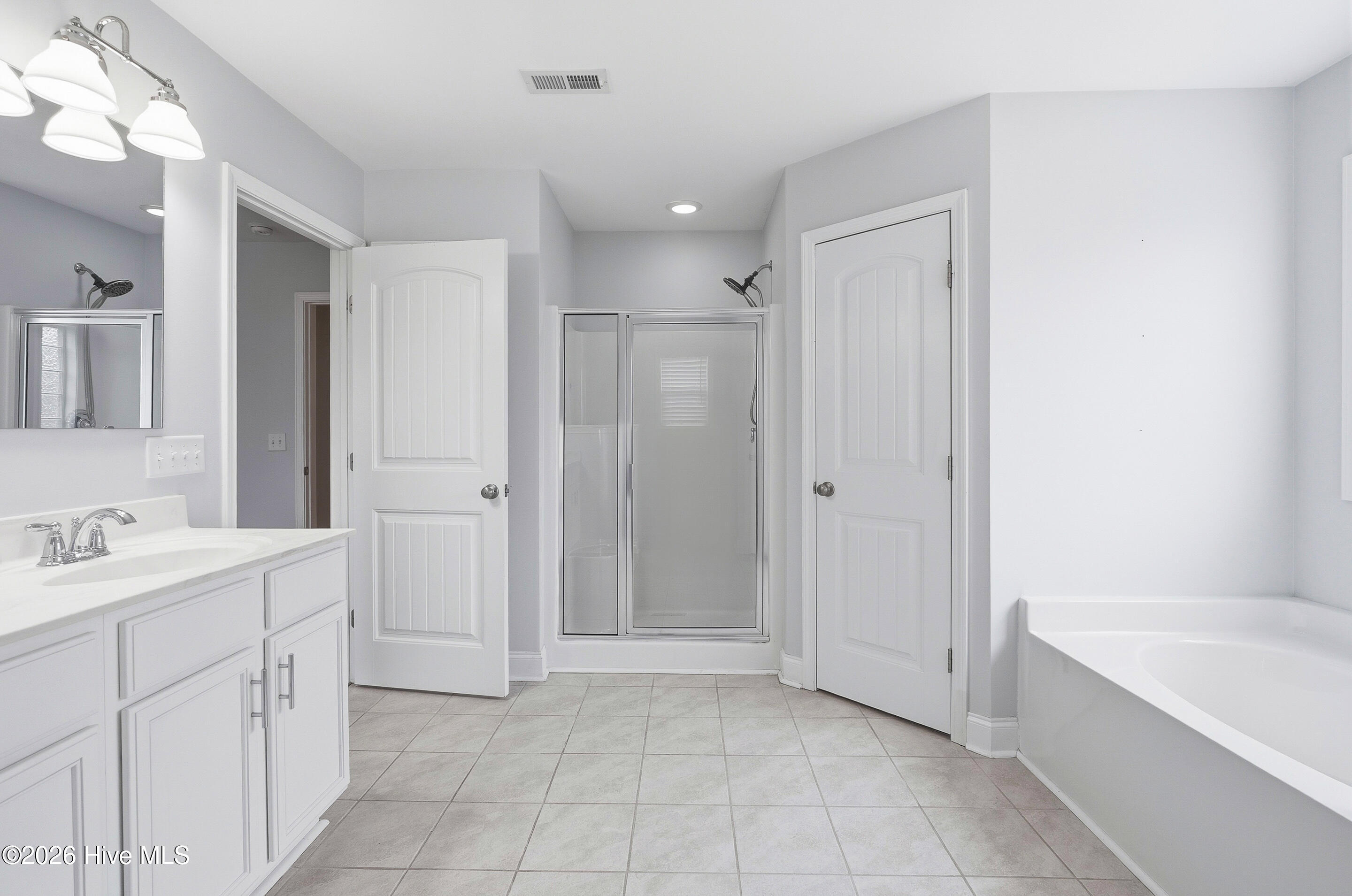 100557566 | Photo 25