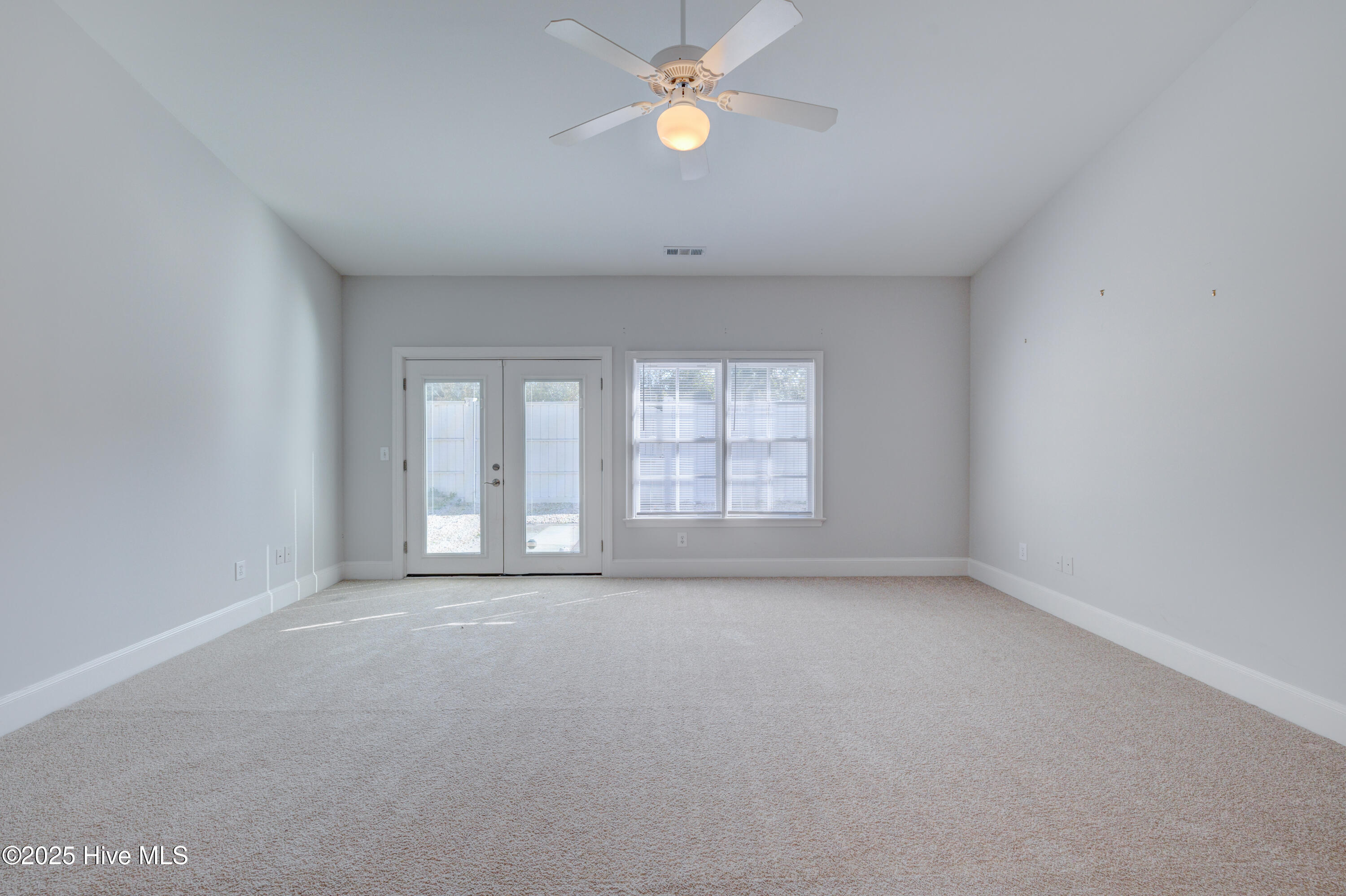 100534923 | Photo 10