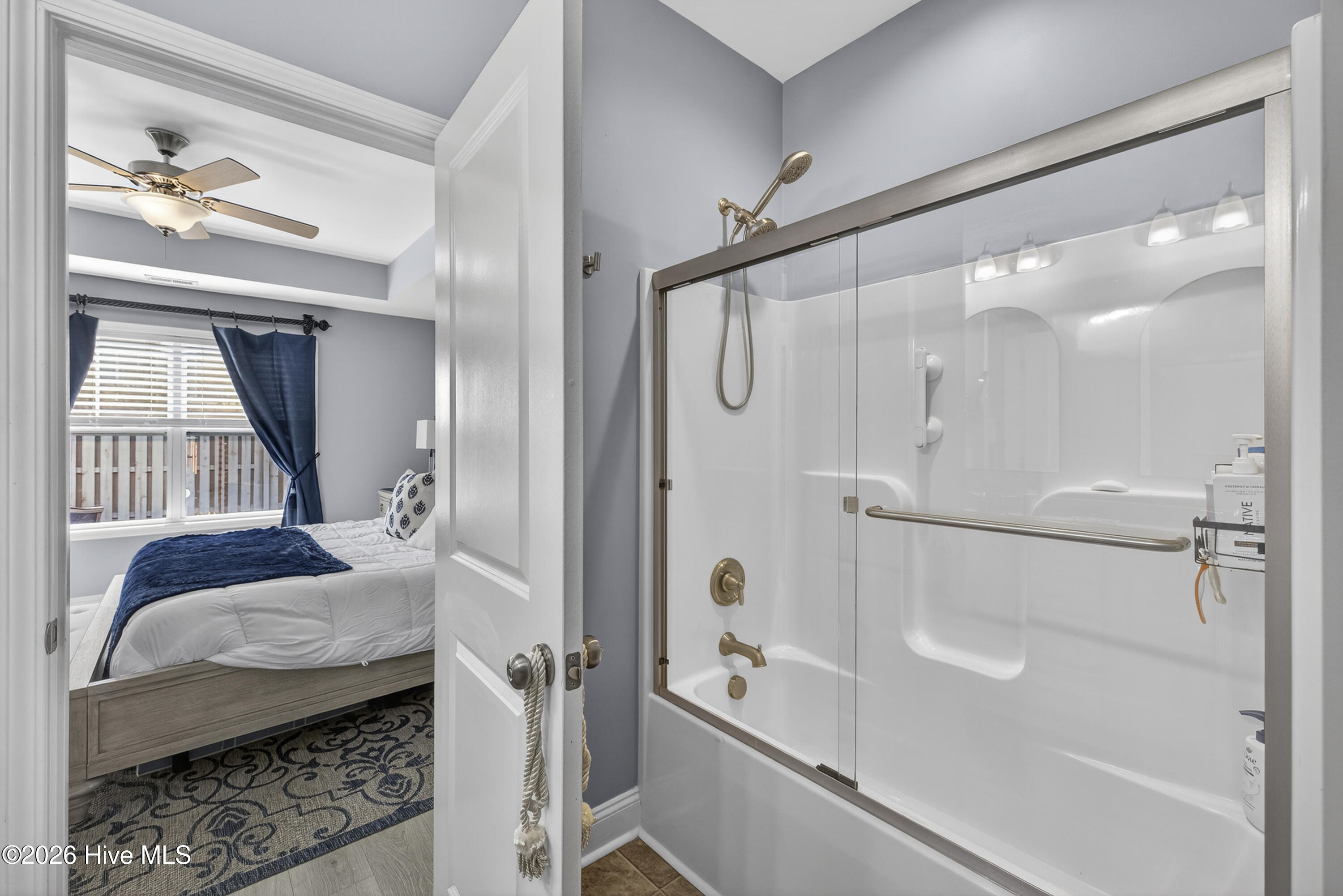 100569203 | Photo 18