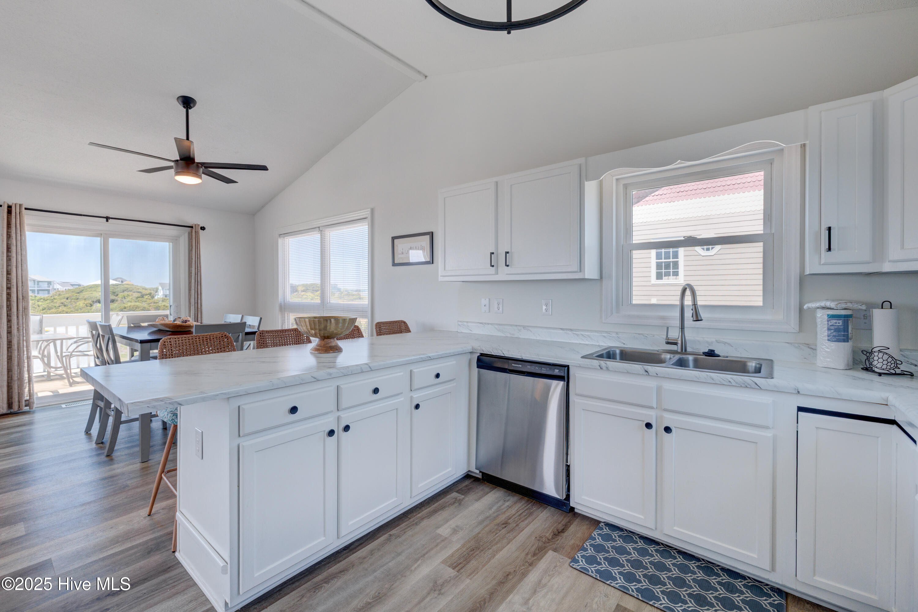 100527842 | Photo 17