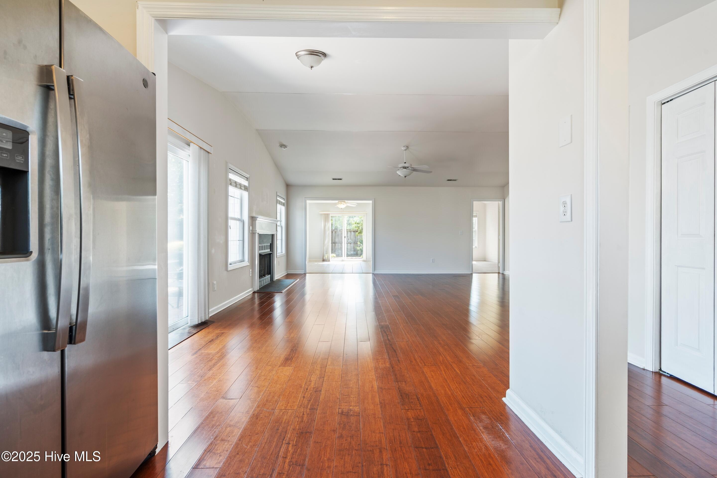 100511628 | Photo 20