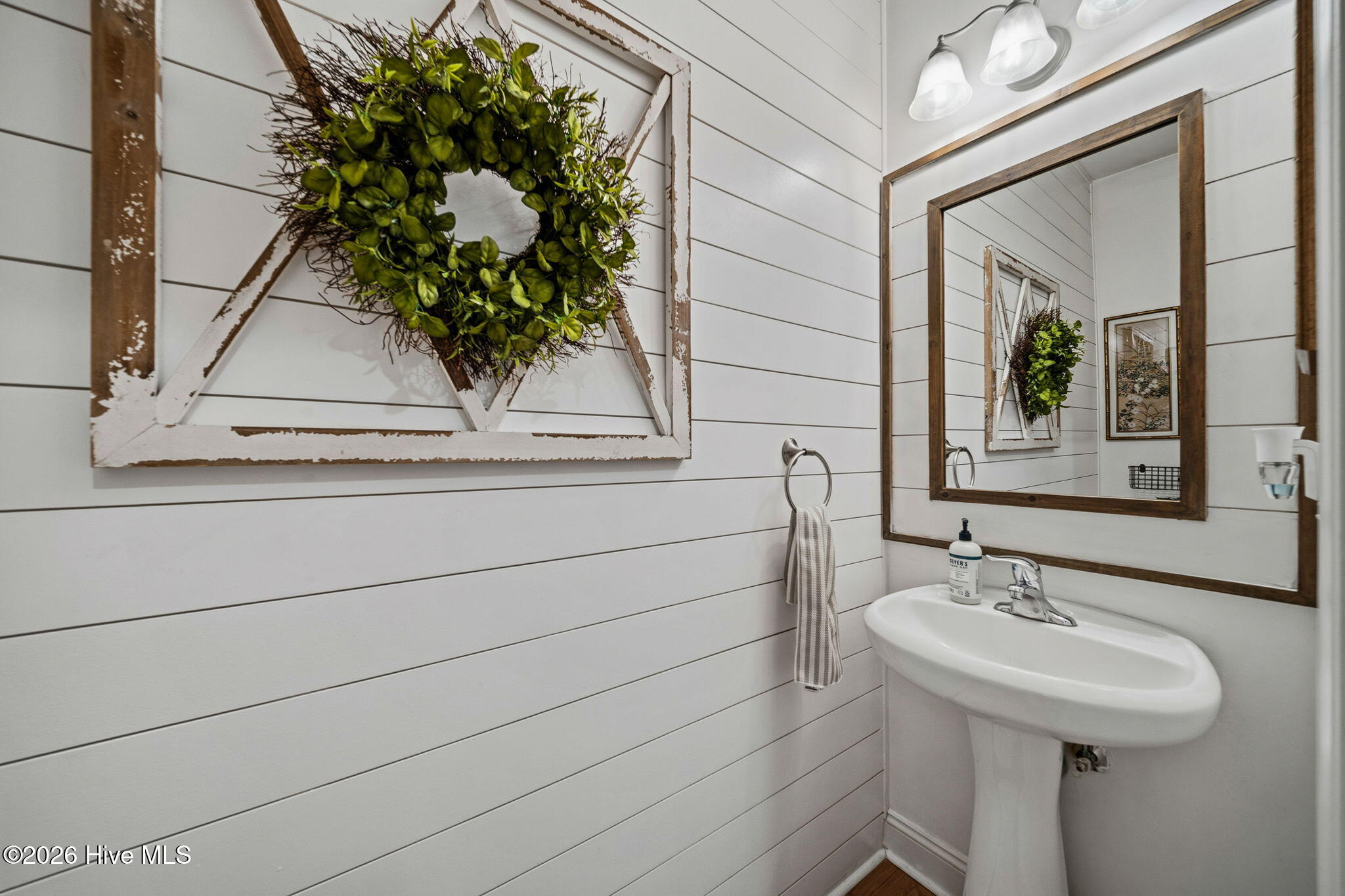 100561515 | Photo 55