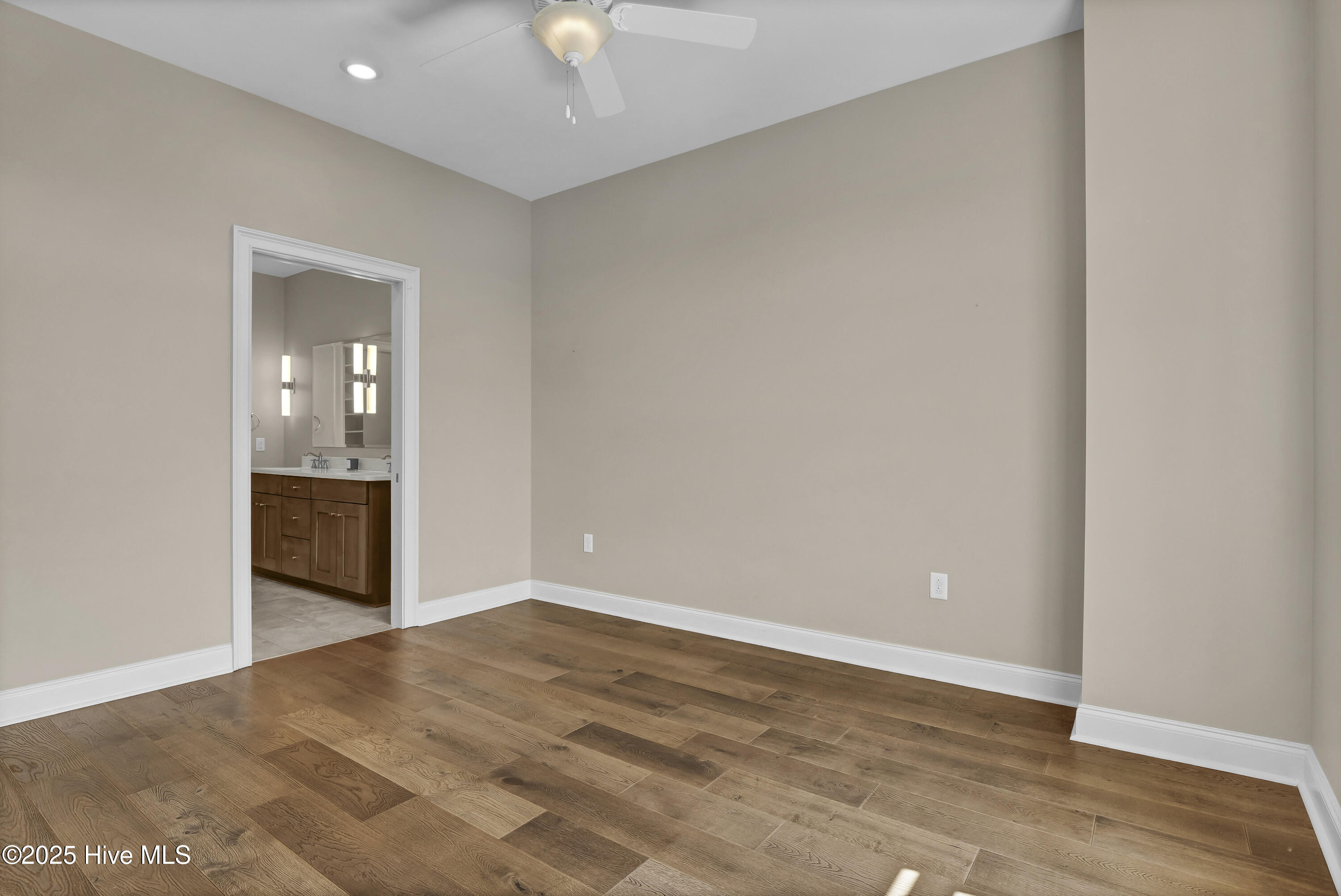 100526322 | Photo 71