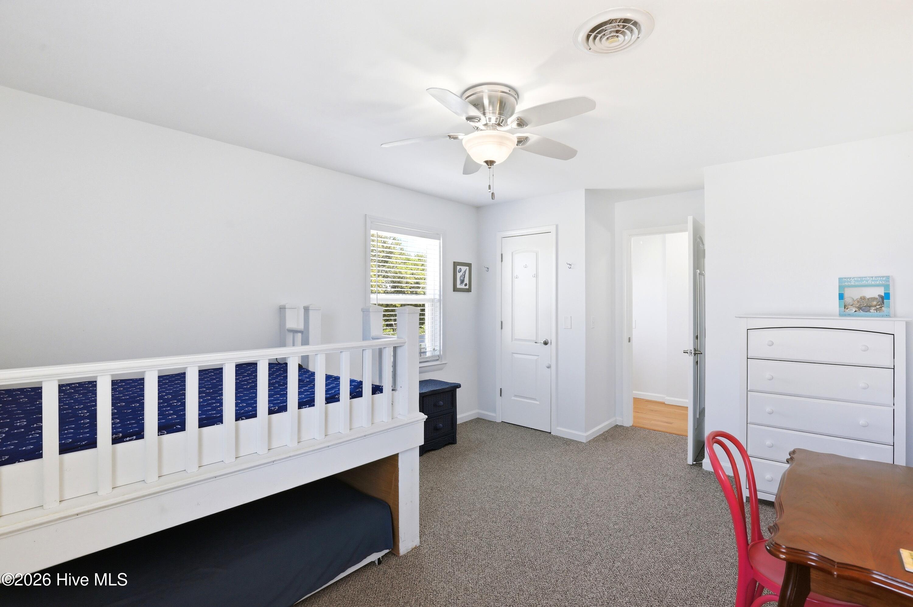 100569925 | Photo 24