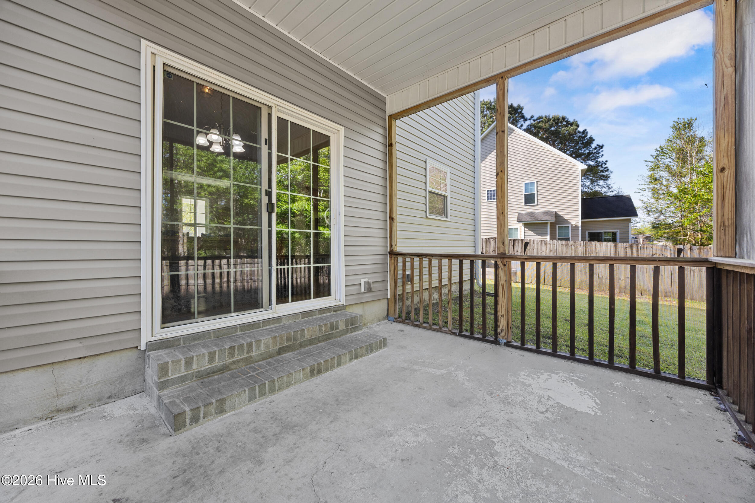 100567272 | Photo 40