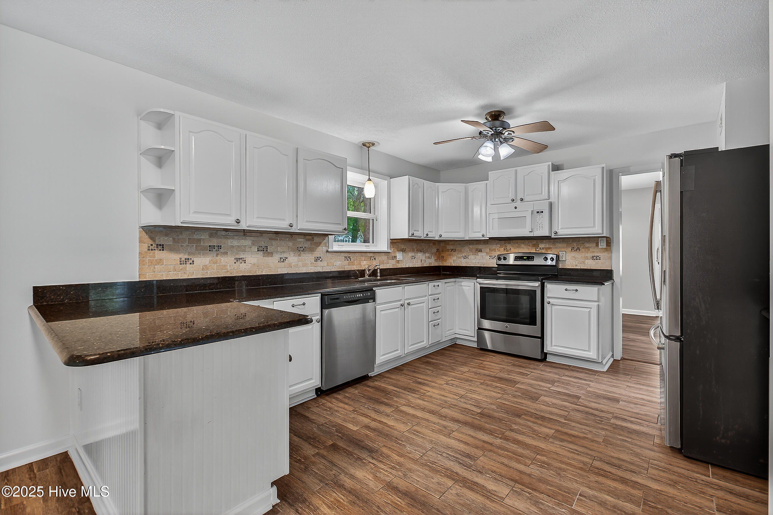 100531663 | Photo 13