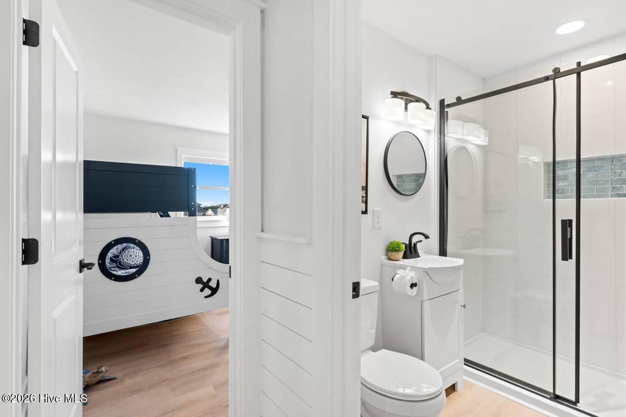 100553322 | Photo 25