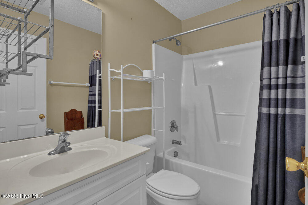 100542434 | Photo 25