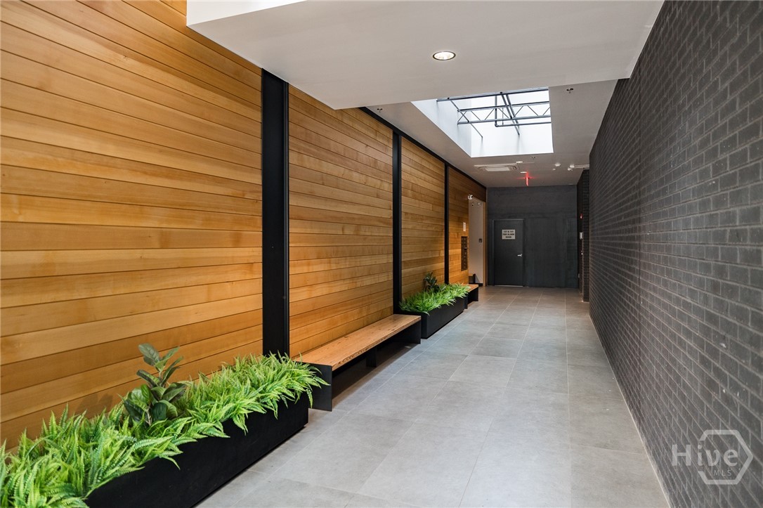 131 Broad Street E 707