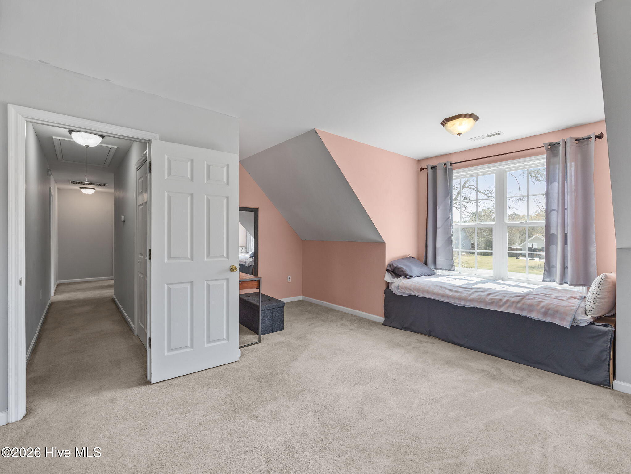 100562601 | Photo 31