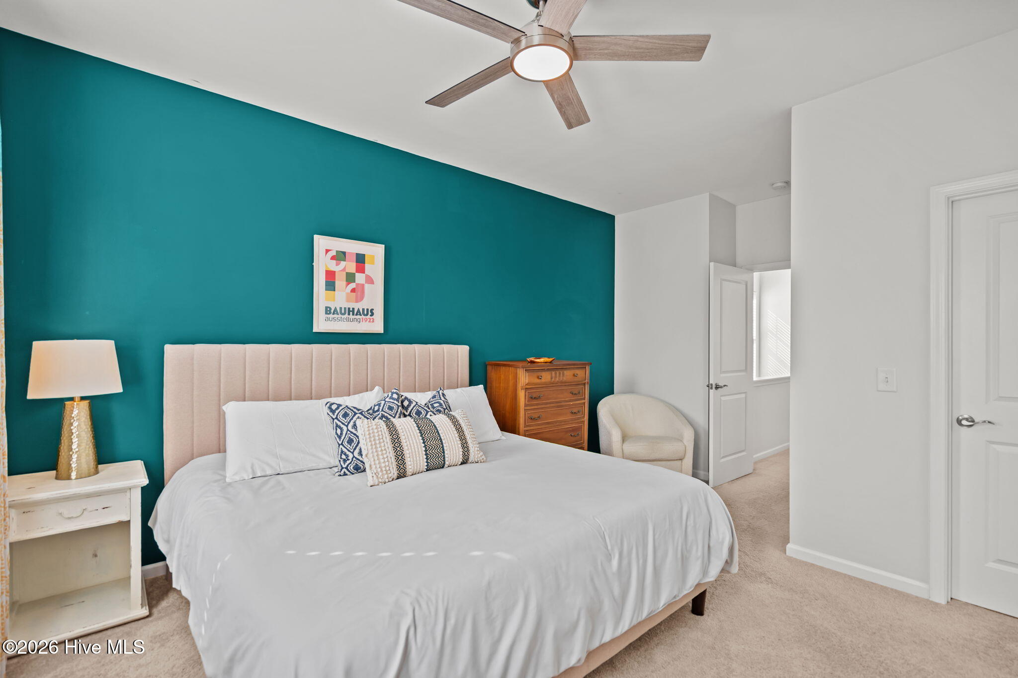 100560922 | Photo 25