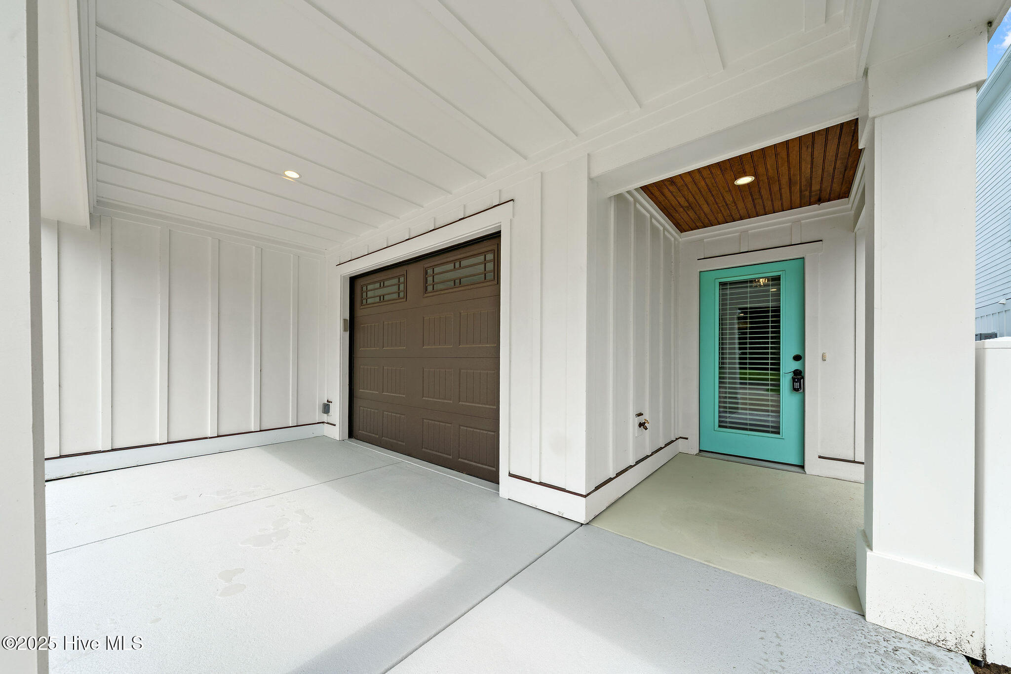 100521621 | Photo 26