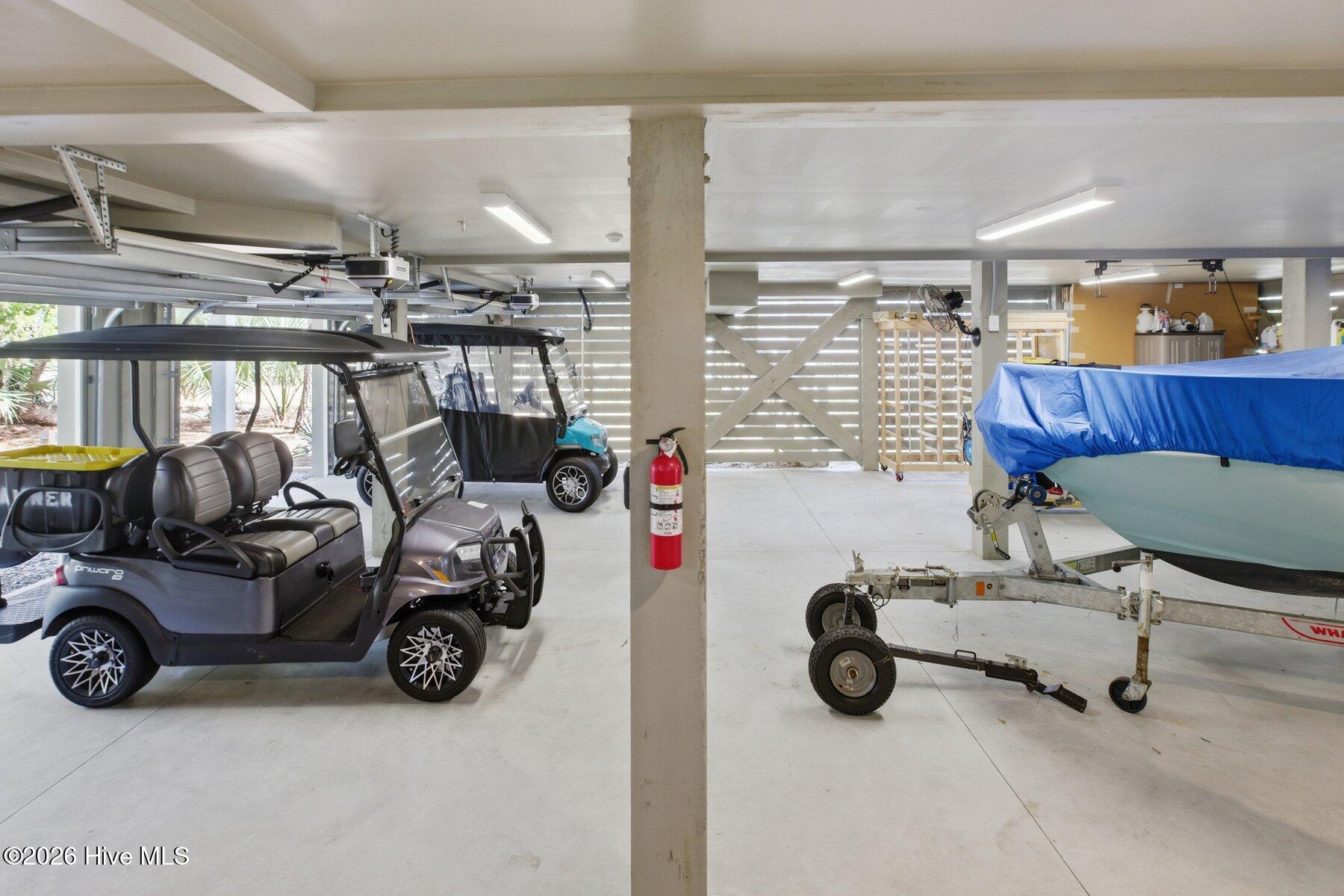 100554015 | Photo 52