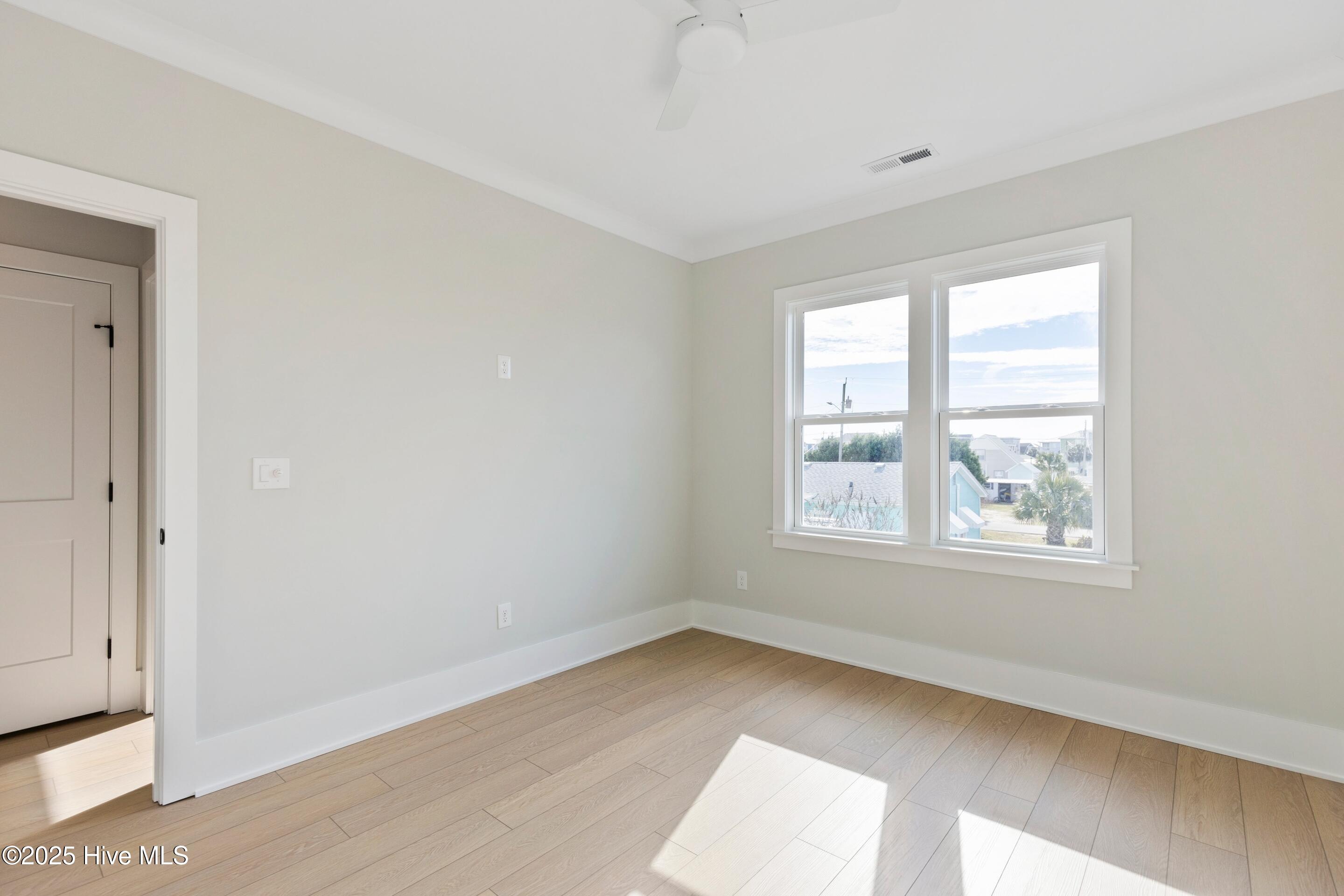 100544880 | Photo 37