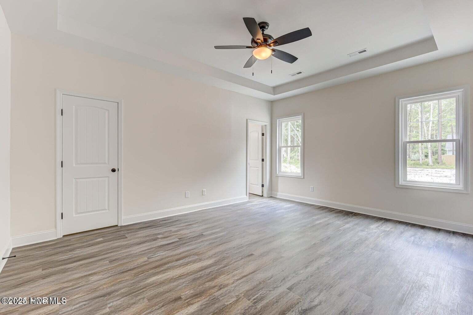 100509373 | Photo 16