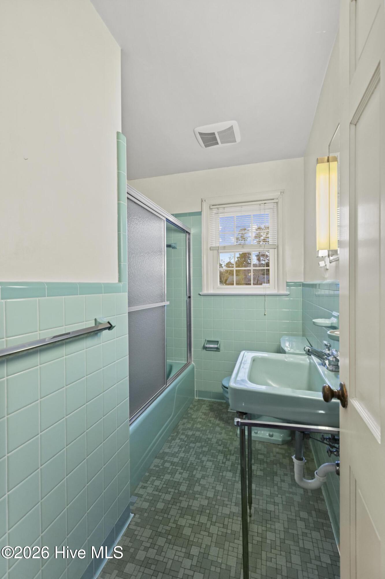 100551088 | Photo 15