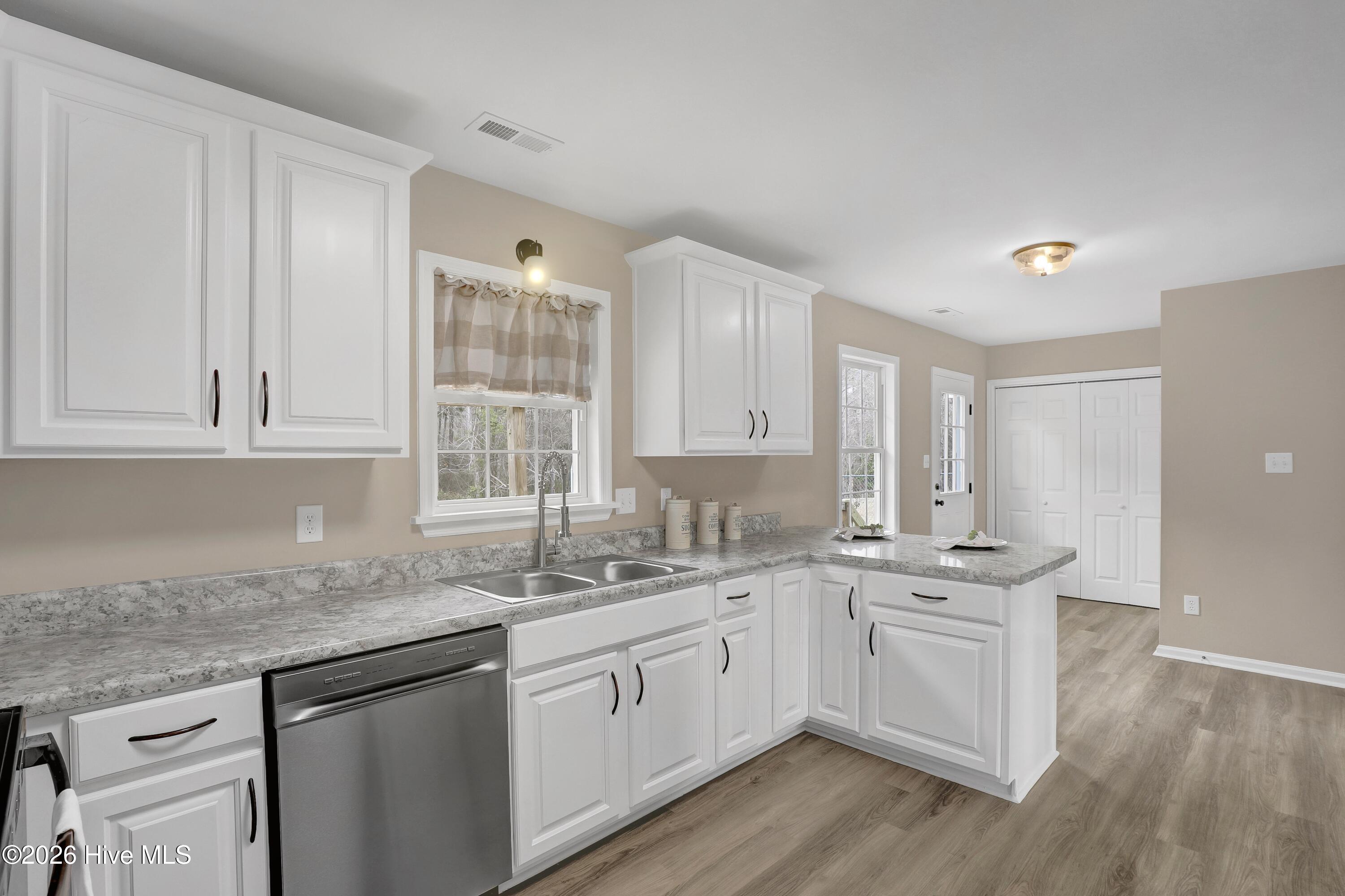 100556973 | Photo 11