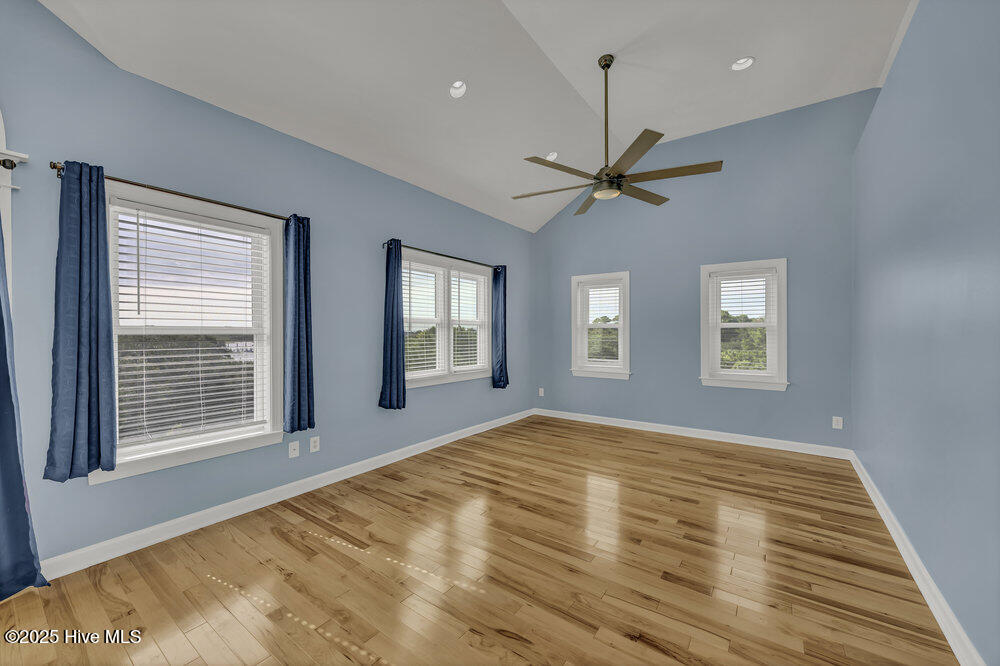 100531490 | Photo 50