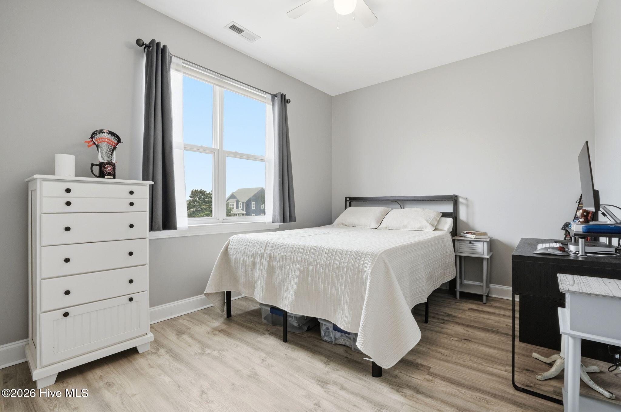 100558229 | Photo 47