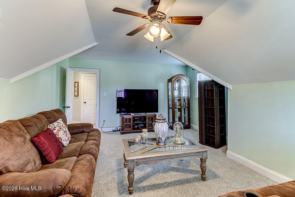 100548906 | Photo 38