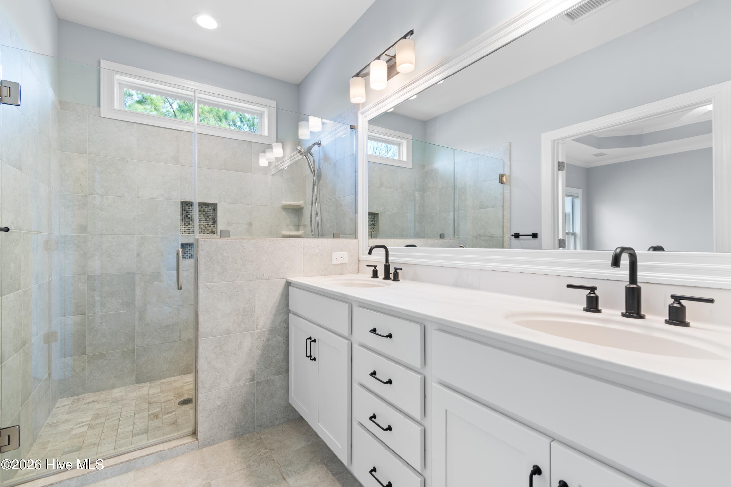 100549158 | Photo 20