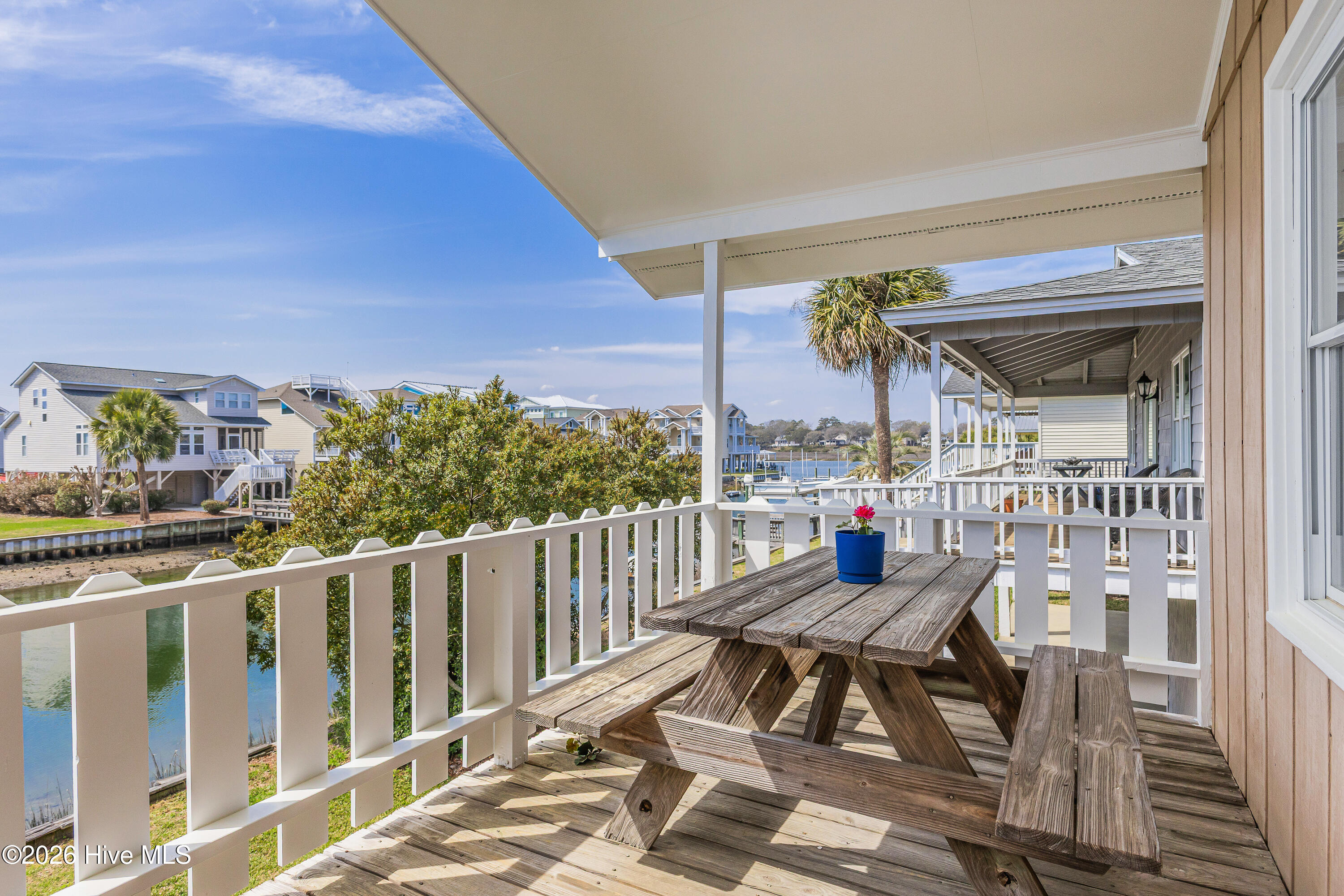 100562663 | Photo 32