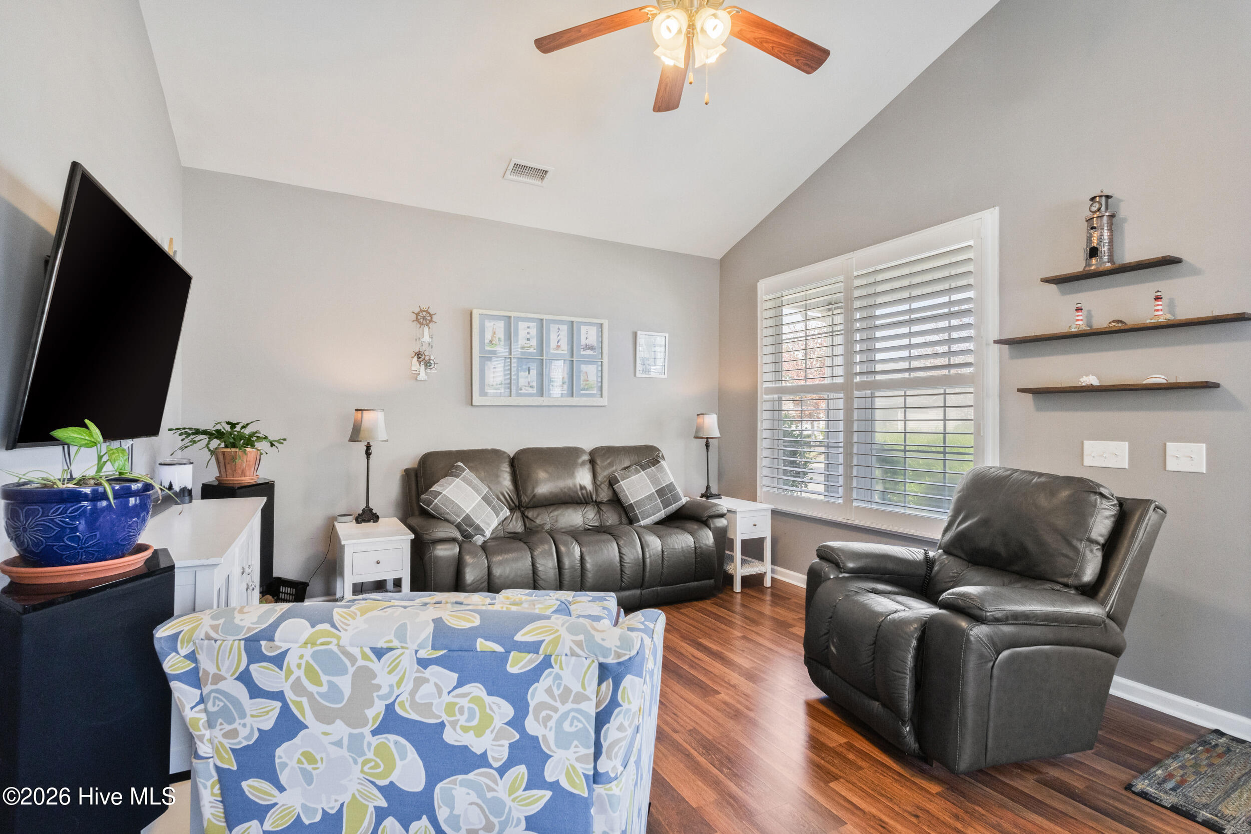 100565406 | Photo 21