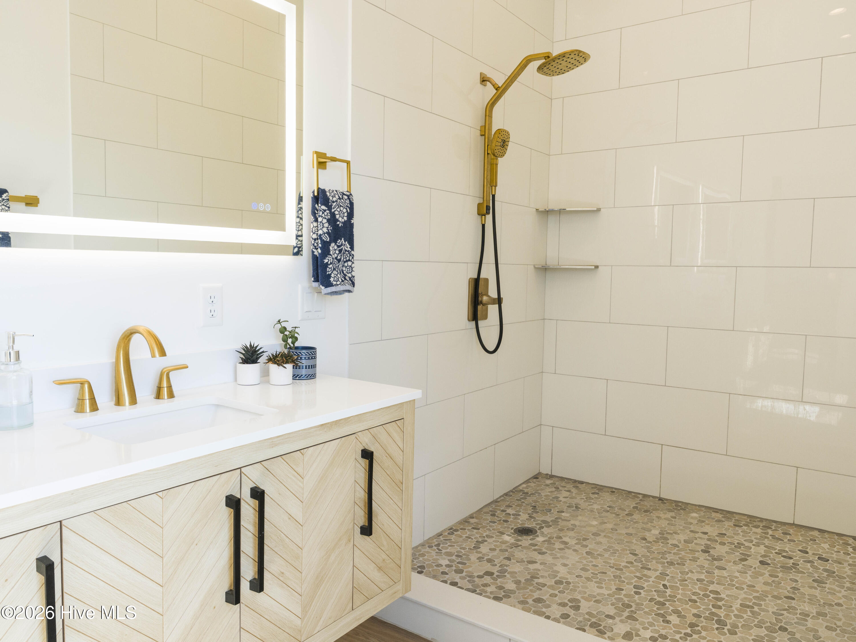 100554850 | Photo 31