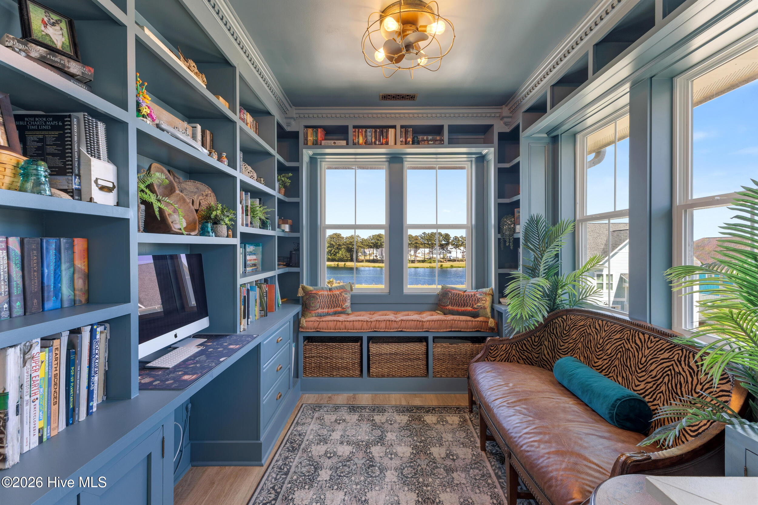 100570688 | Photo 45