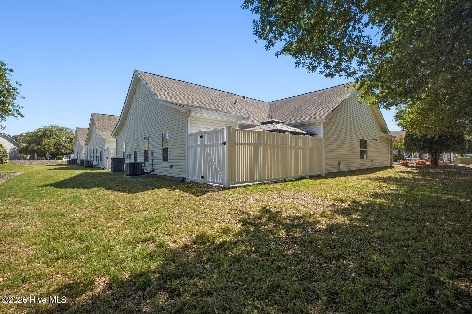 100564958 | Photo 36