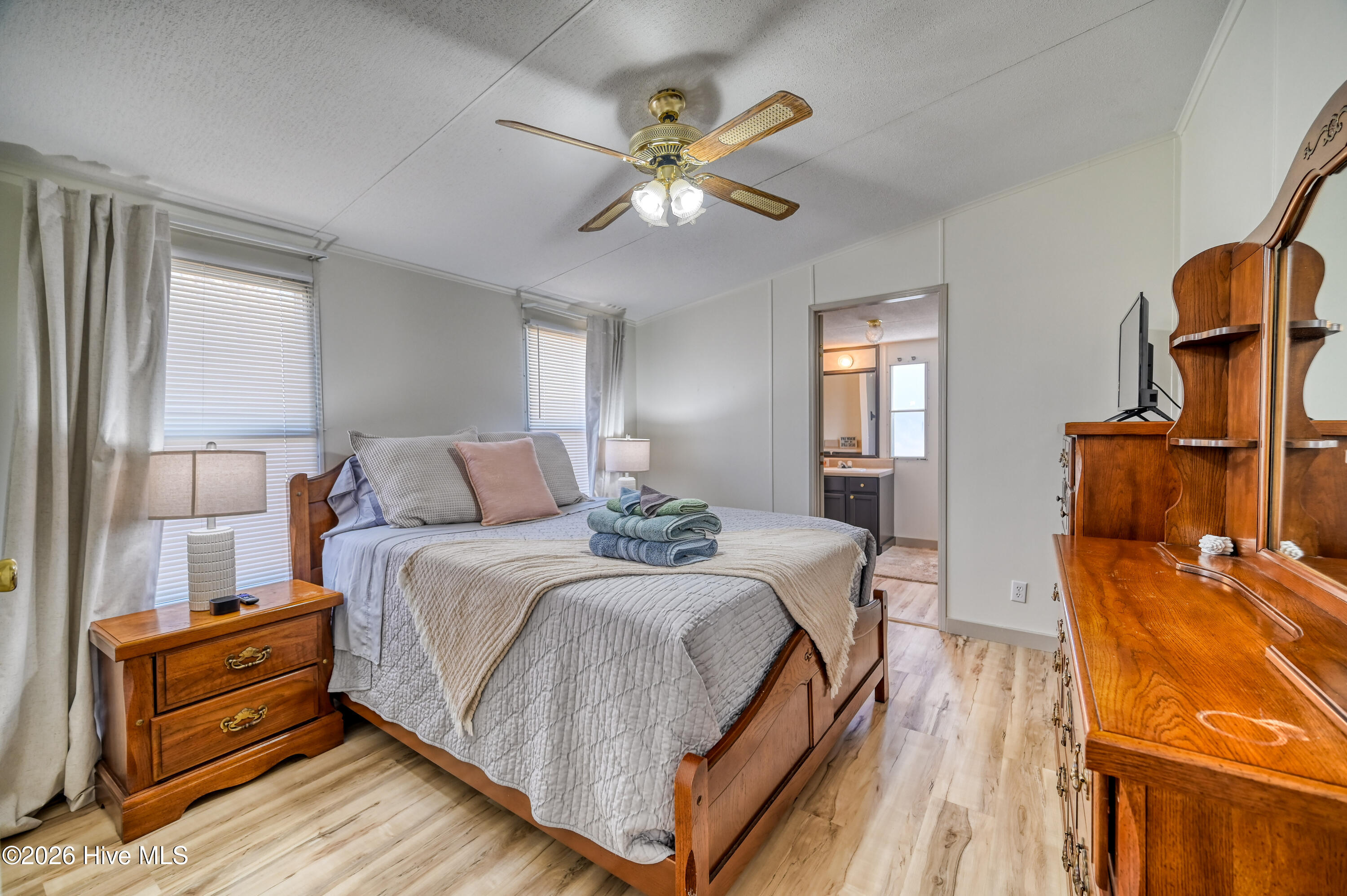 100557720 | Photo 26