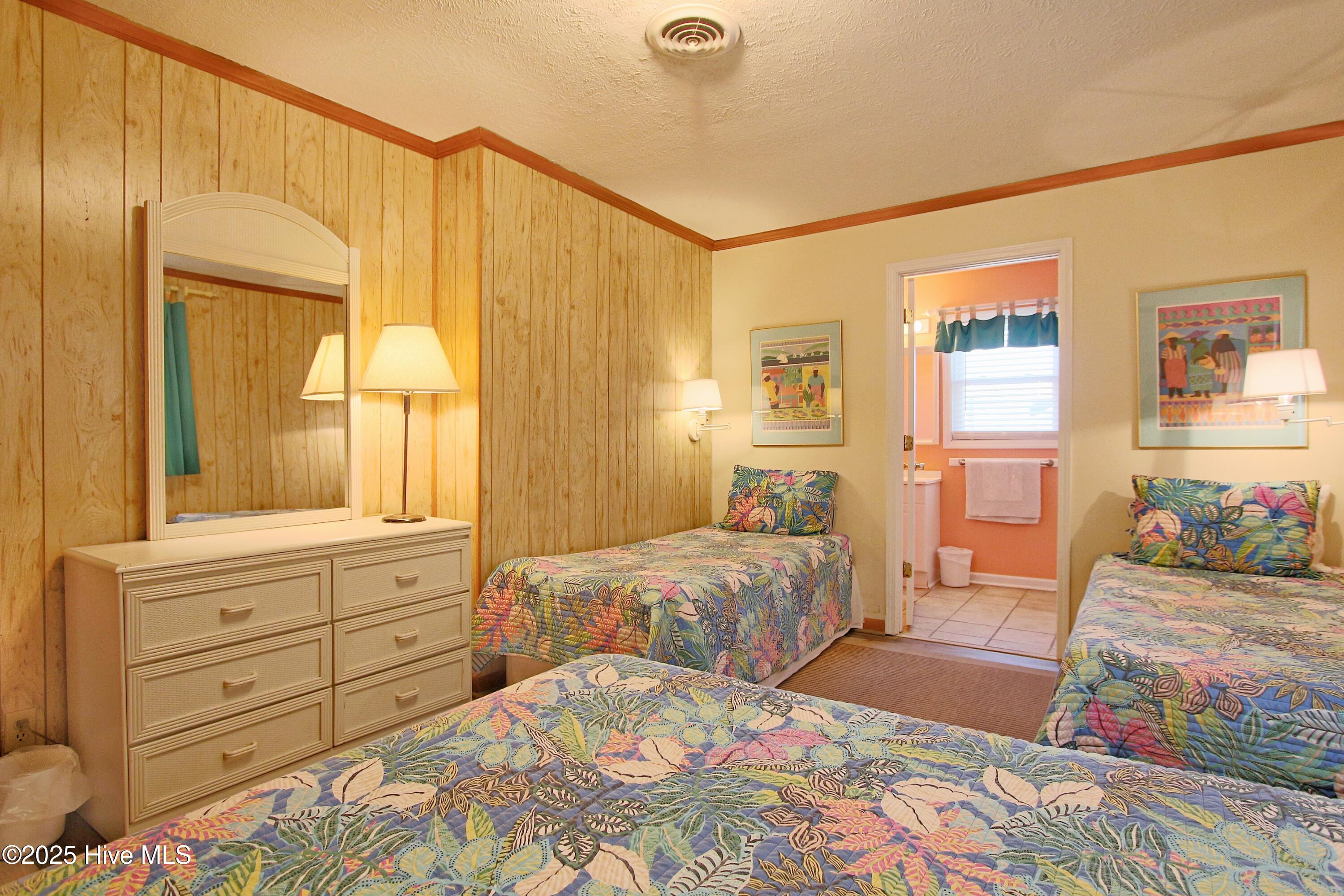 100503699 | Photo 43