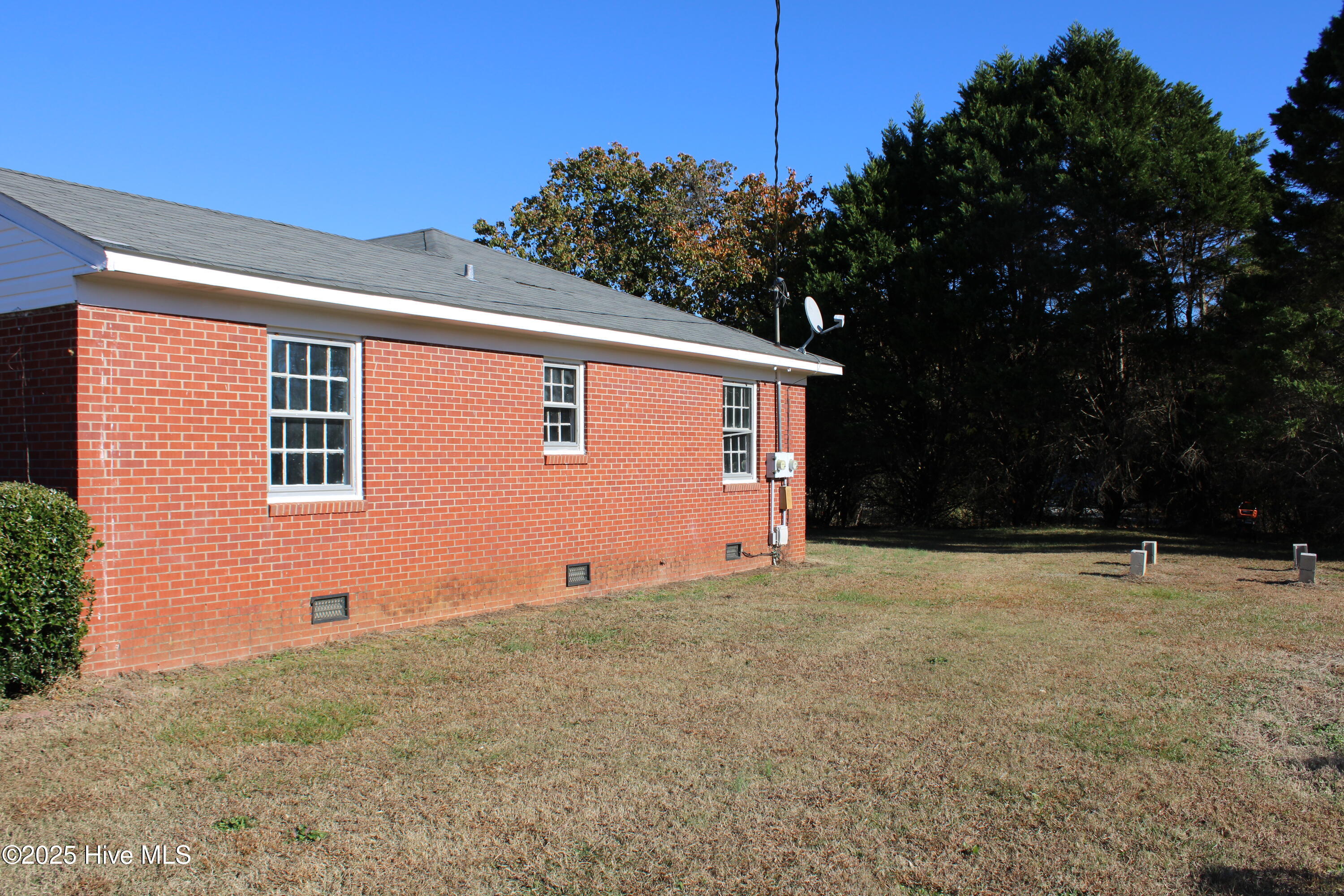 Homes for sale in Kenly, NC | 398 N Englewood Dr, Kenly, NC 27542 | MLS# 100541963