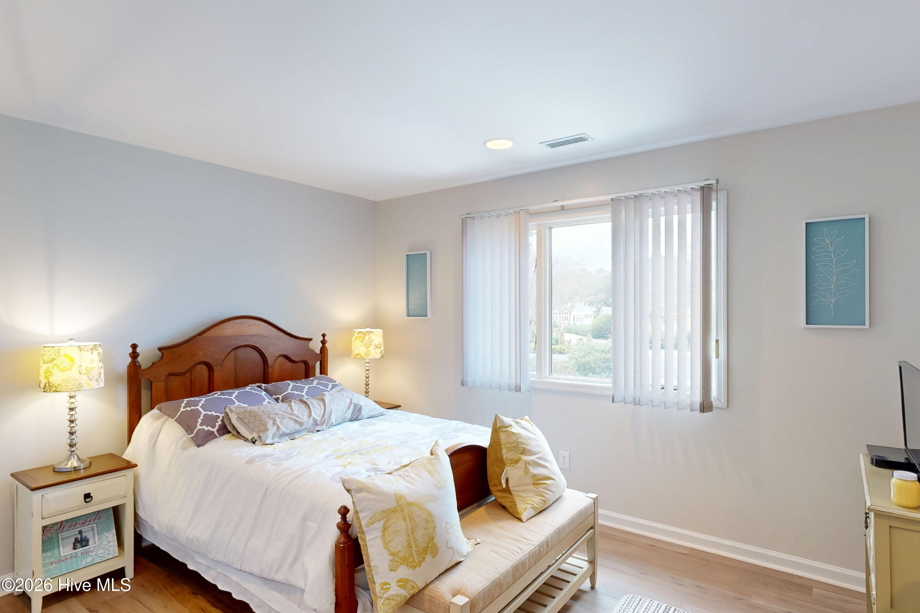 100559840 | Photo 32