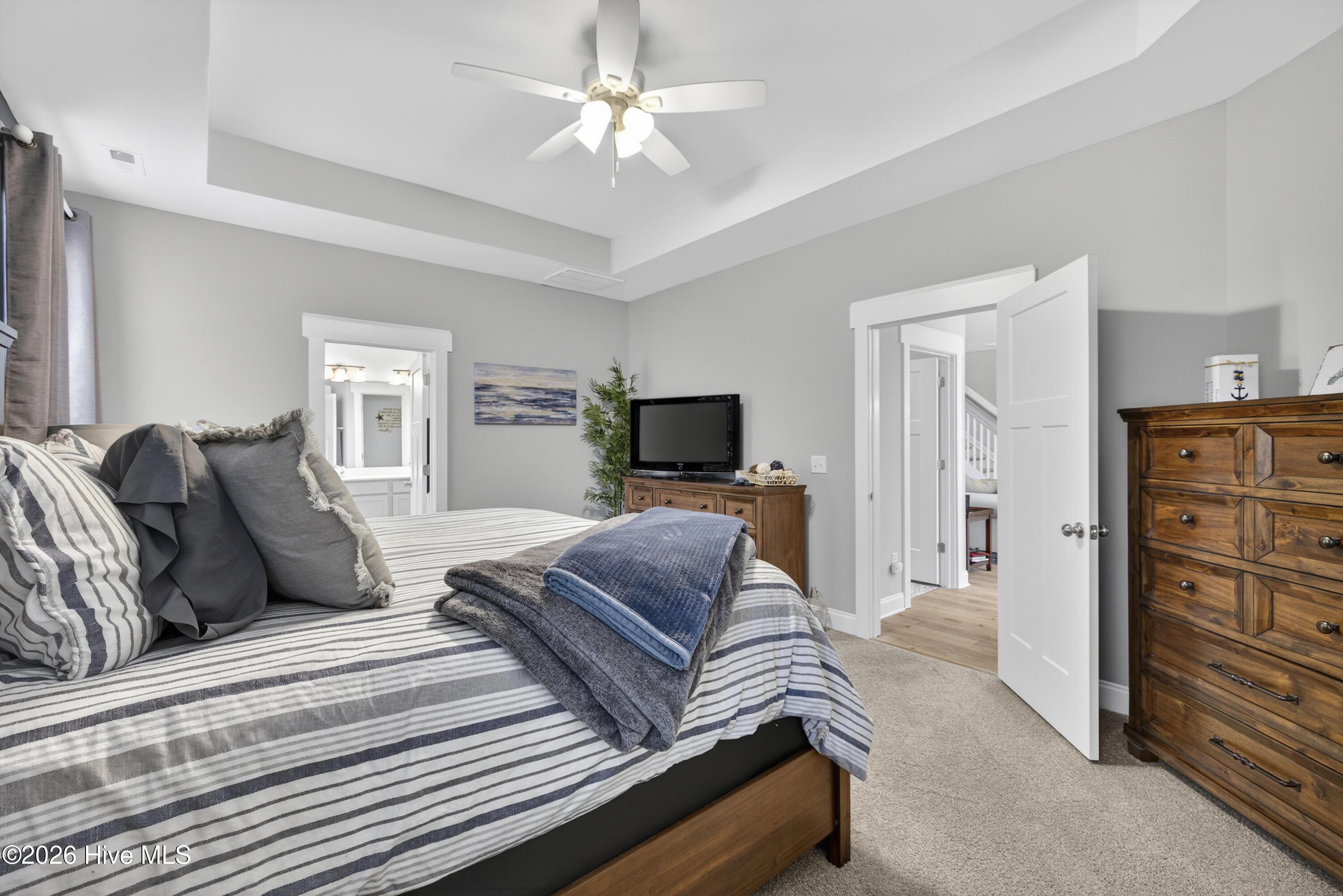 100548256 | Photo 21