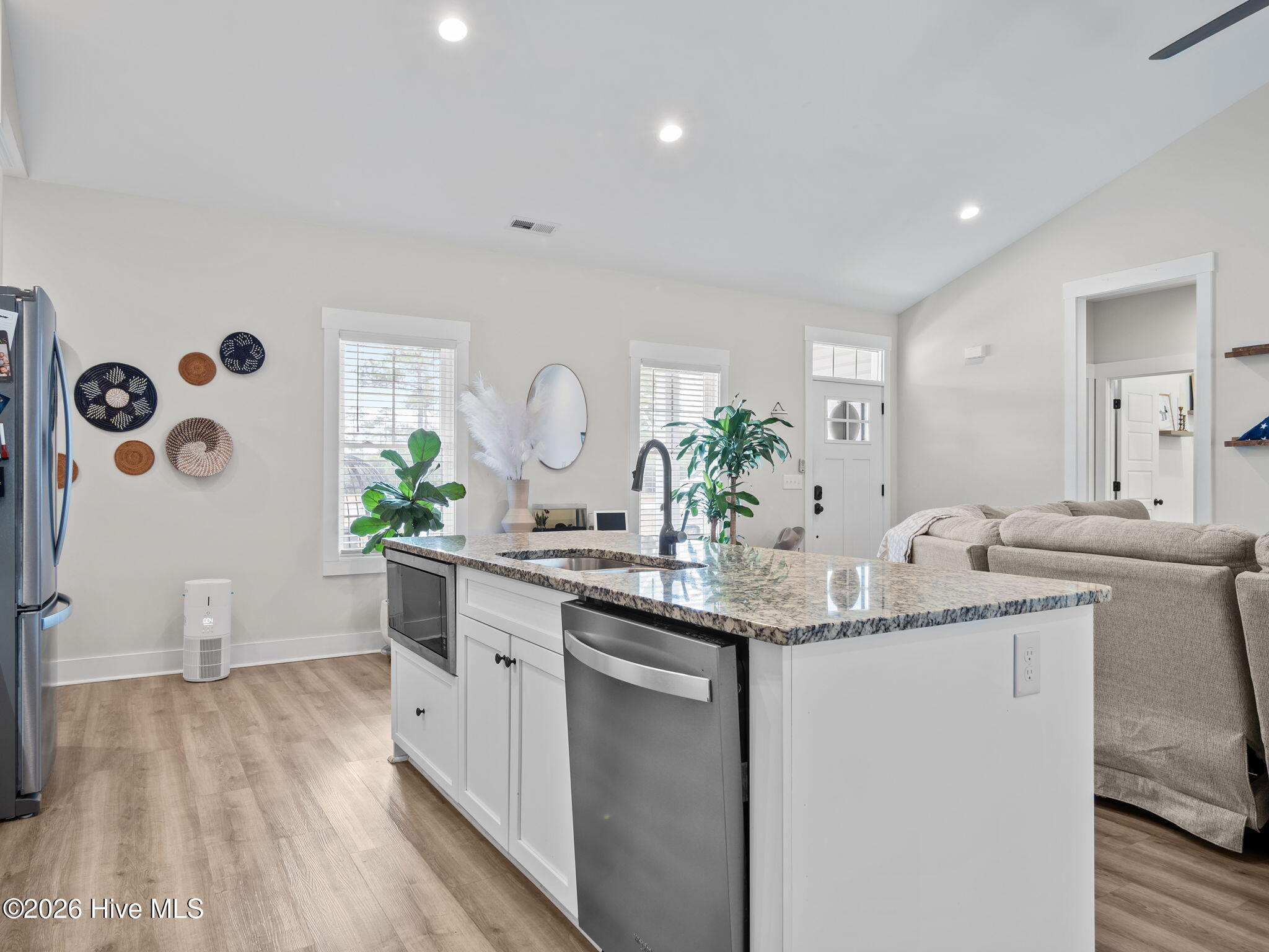 100556866 | Photo 31