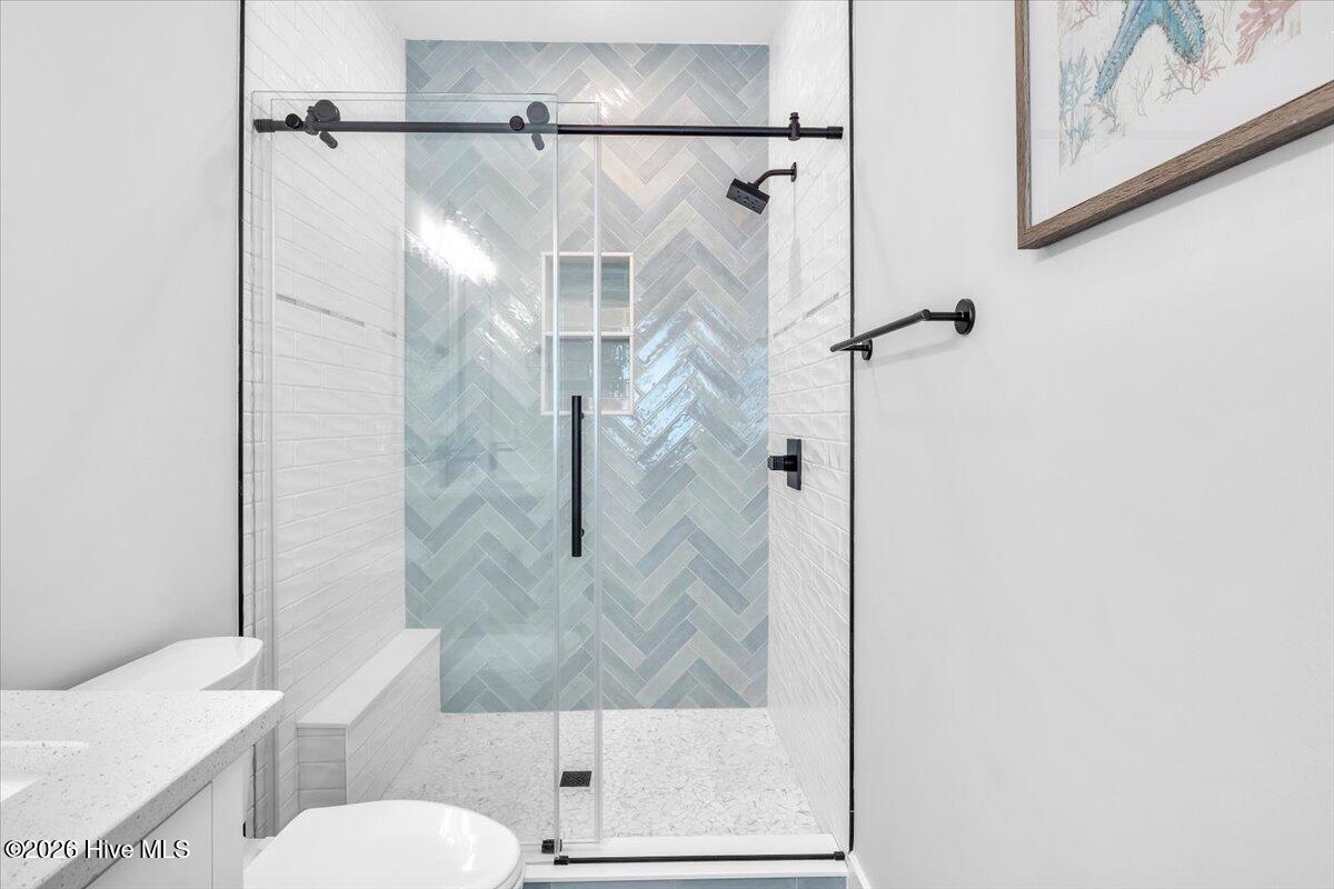 100565716 | Photo 36