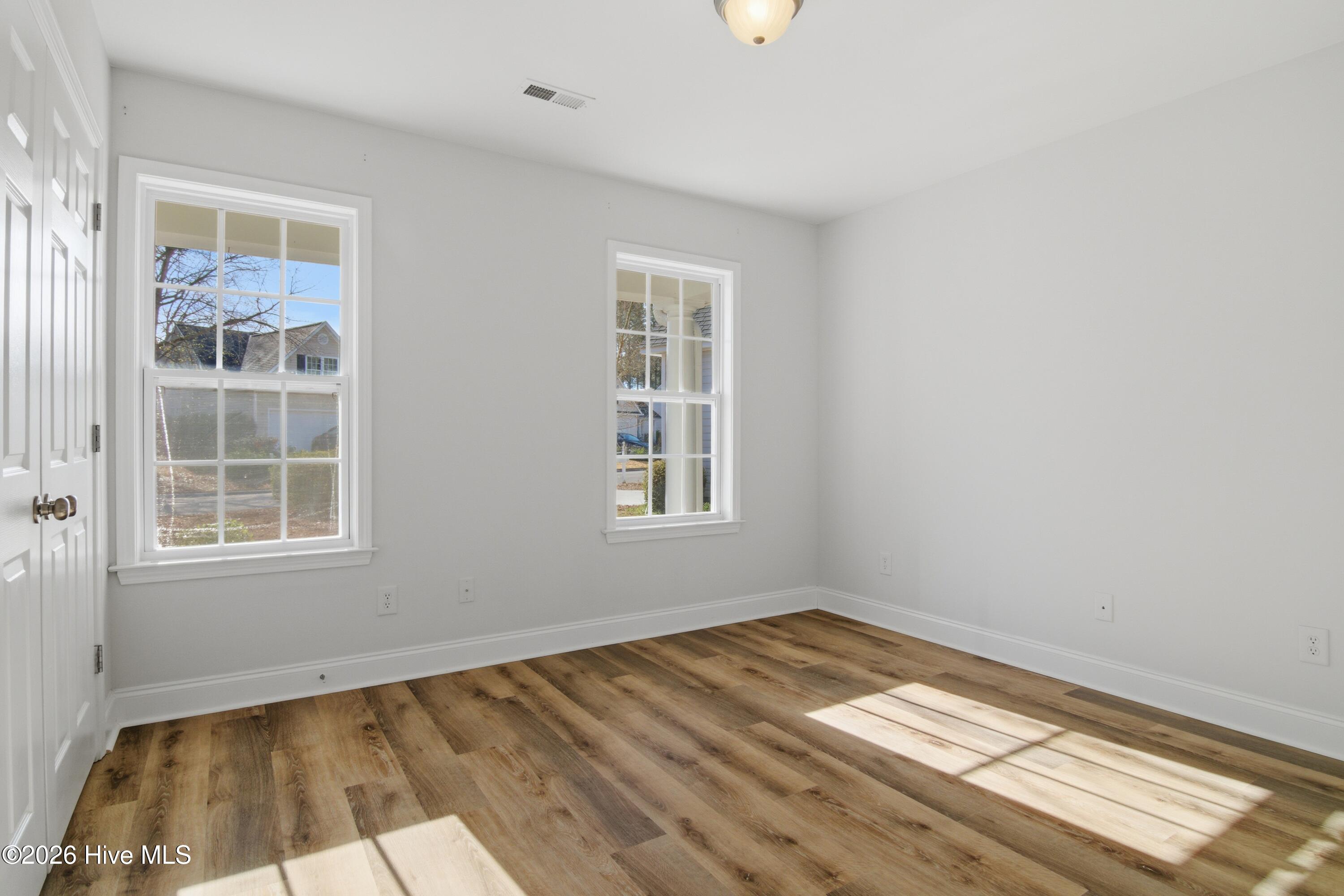 100549950 | Photo 17